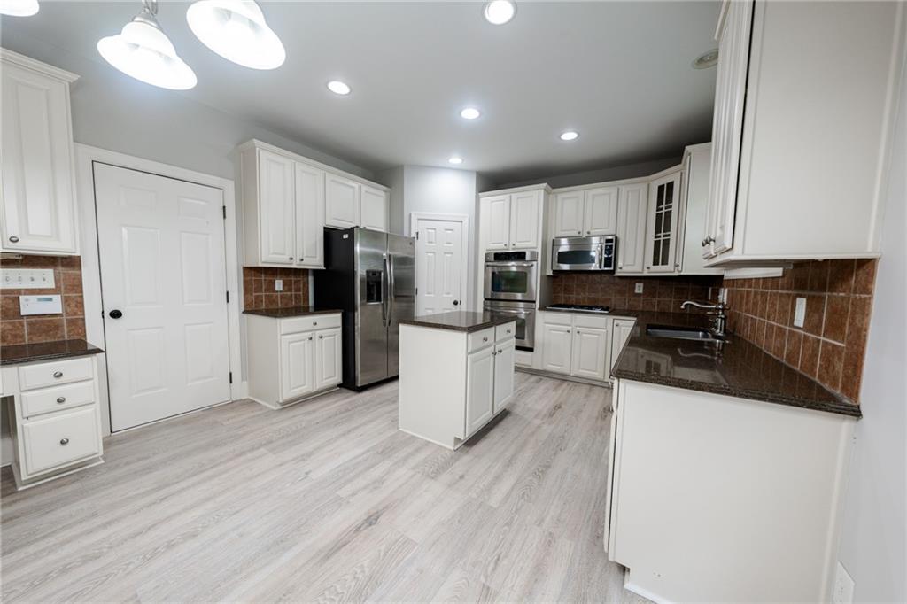 Cumming, Georgia, 30041, United States, 7 Bedrooms Bedrooms, ,4 BathroomsBathrooms,Residential,For Sale,1914167