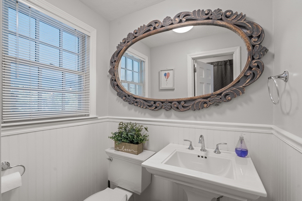 Framingham, Massachusetts, 01701, United States, 4 Bedrooms Bedrooms, ,3 BathroomsBathrooms,Residential,For Sale,1988124