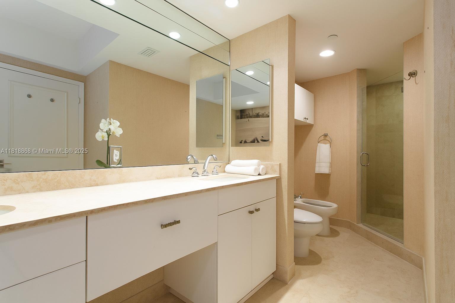 Miami Beach, Florida, 33140, United States, 2 Bedrooms Bedrooms, ,2 BathroomsBathrooms,Residential,For Sale,1849750