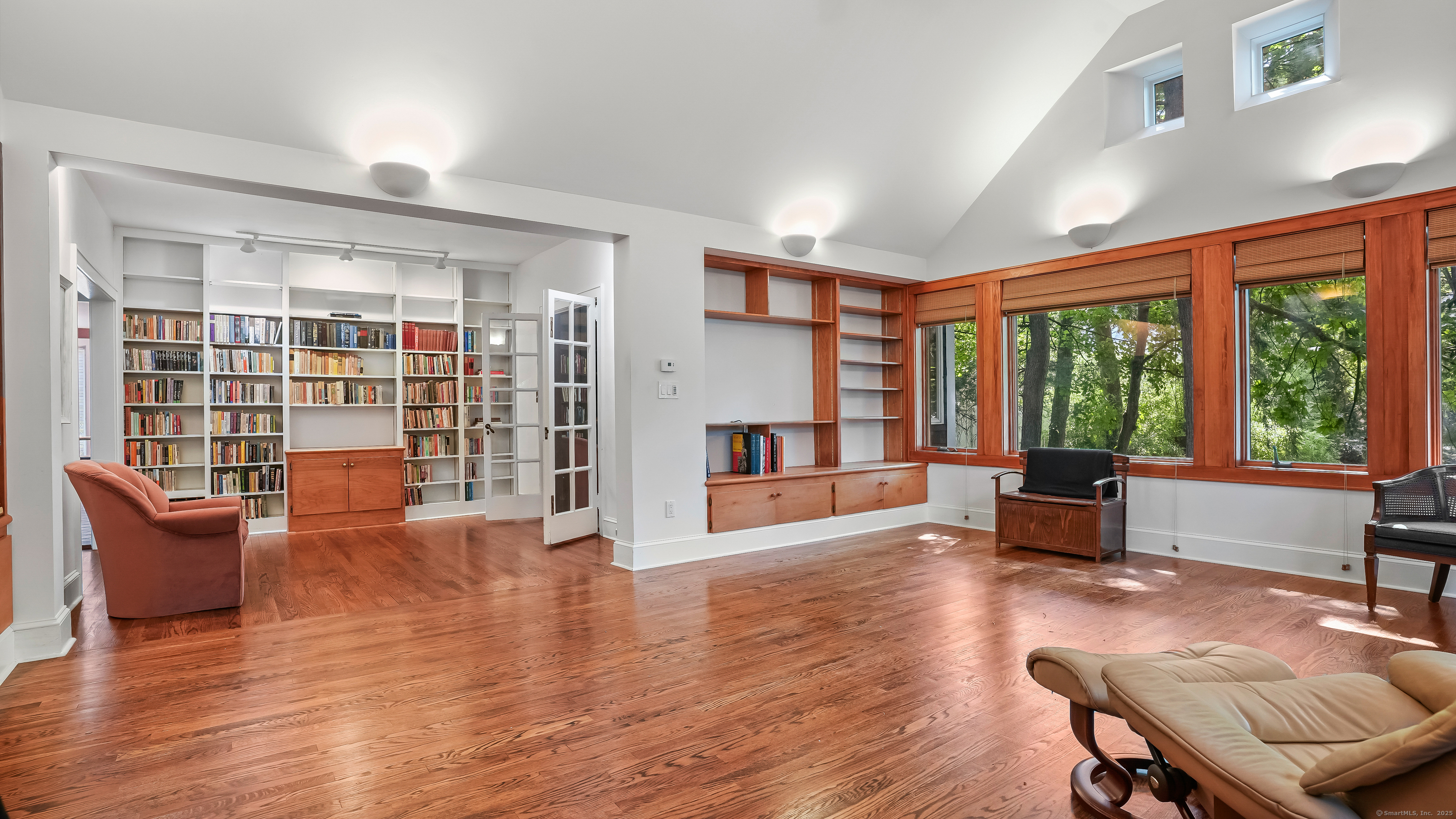 Hamden, Connecticut, 06517, United States, 4 Bedrooms Bedrooms, ,3 BathroomsBathrooms,Residential,For Sale,1917035