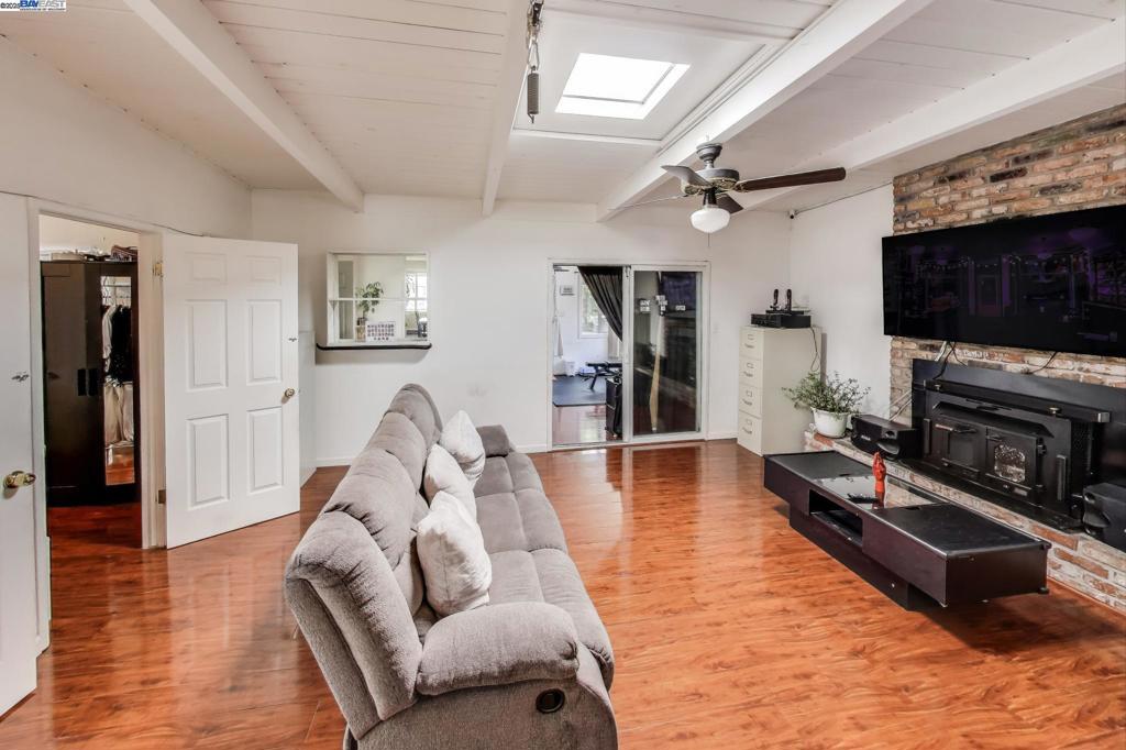 Hayward, California, 94544, United States, 3 Bedrooms Bedrooms, ,2 BathroomsBathrooms,Residential,For Sale,1938339