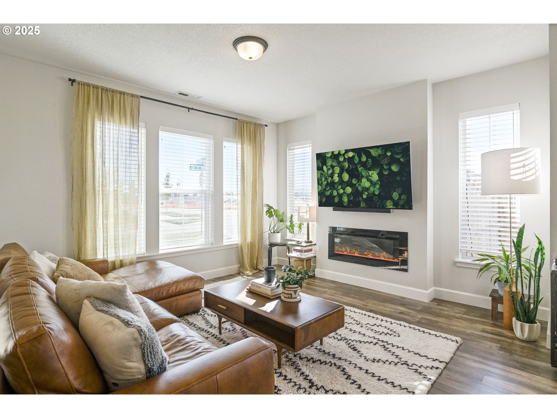 Hillsboro, Oregon, 97123, United States, 3 Bedrooms Bedrooms, ,2 BathroomsBathrooms,Residential,For Sale,1967879