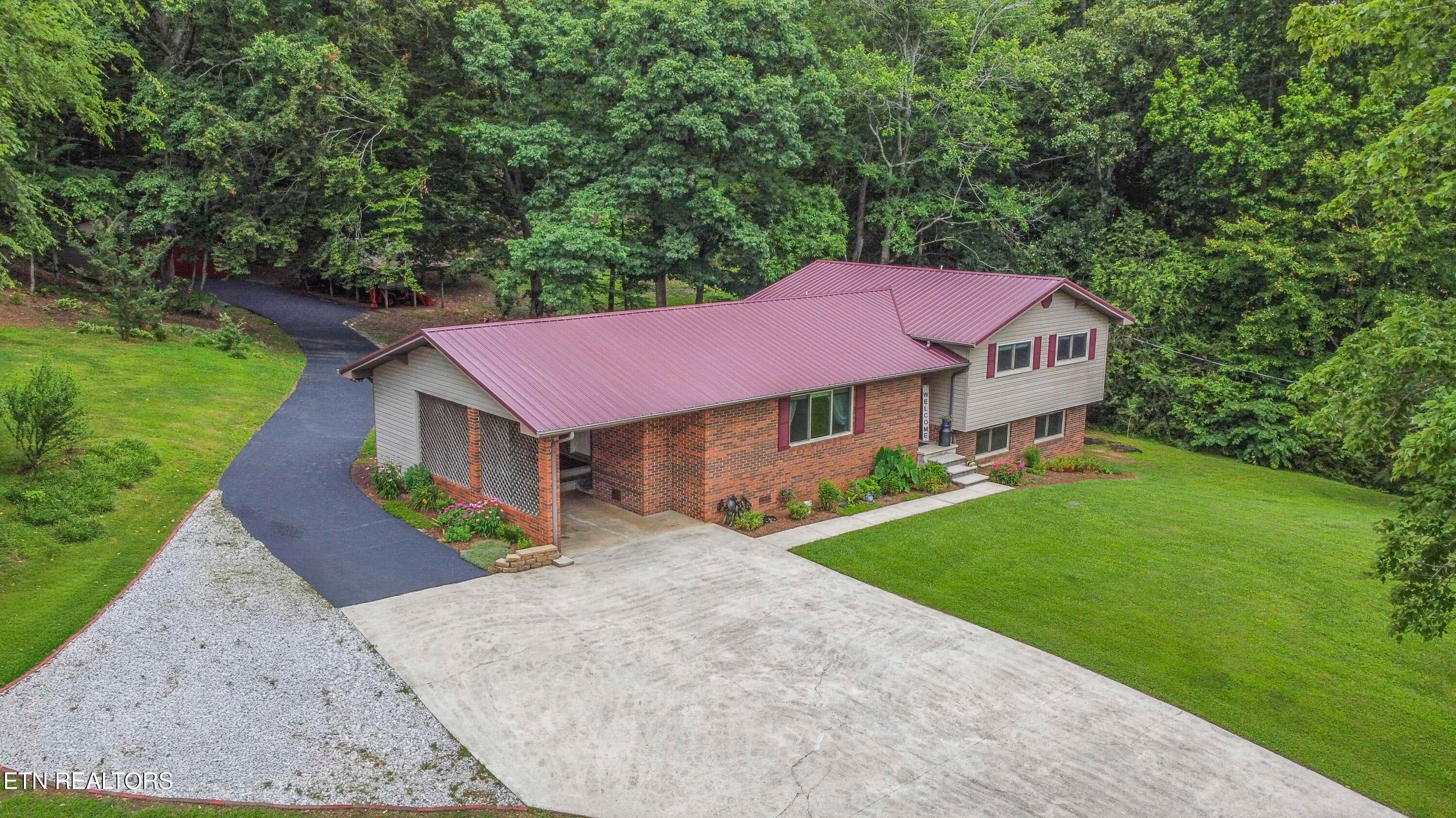 Kingston, Tennessee, 37763, United States, 3 Bedrooms Bedrooms, ,2 BathroomsBathrooms,Residential,For Sale,1882292