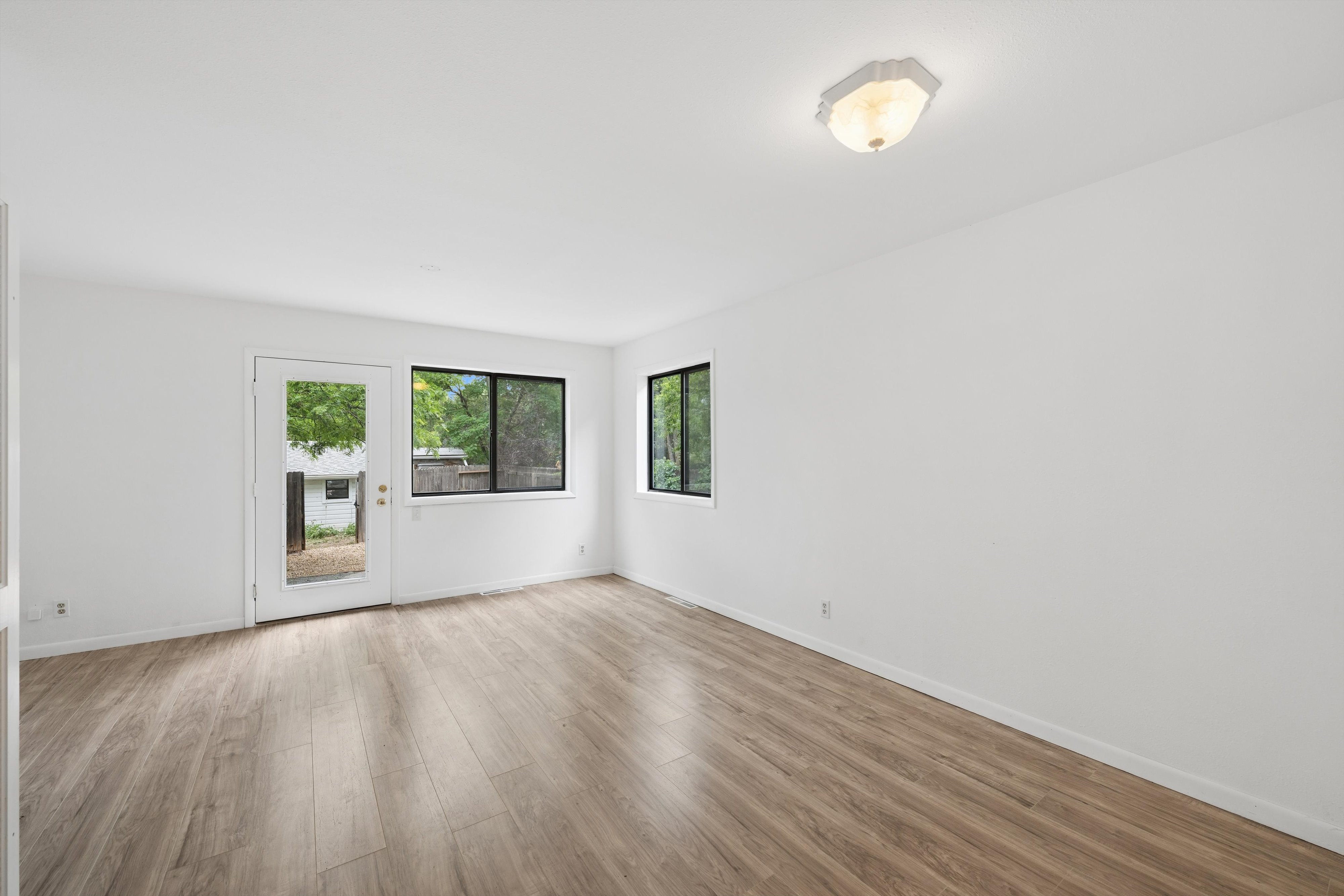  Duplex in Louisville - Each Unit is 2 Bedrooms/1 Bath - 物件實景