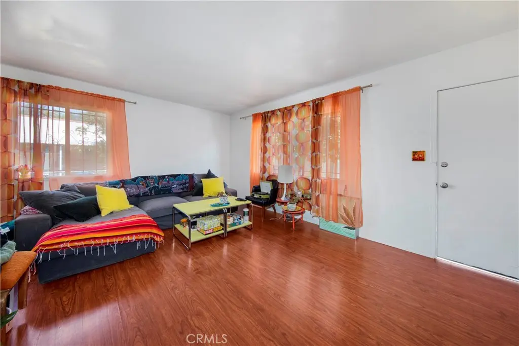 Los Angeles, California, 90016, United States, 4 Bedrooms Bedrooms, ,2 BathroomsBathrooms,Residential,For Sale,1979320