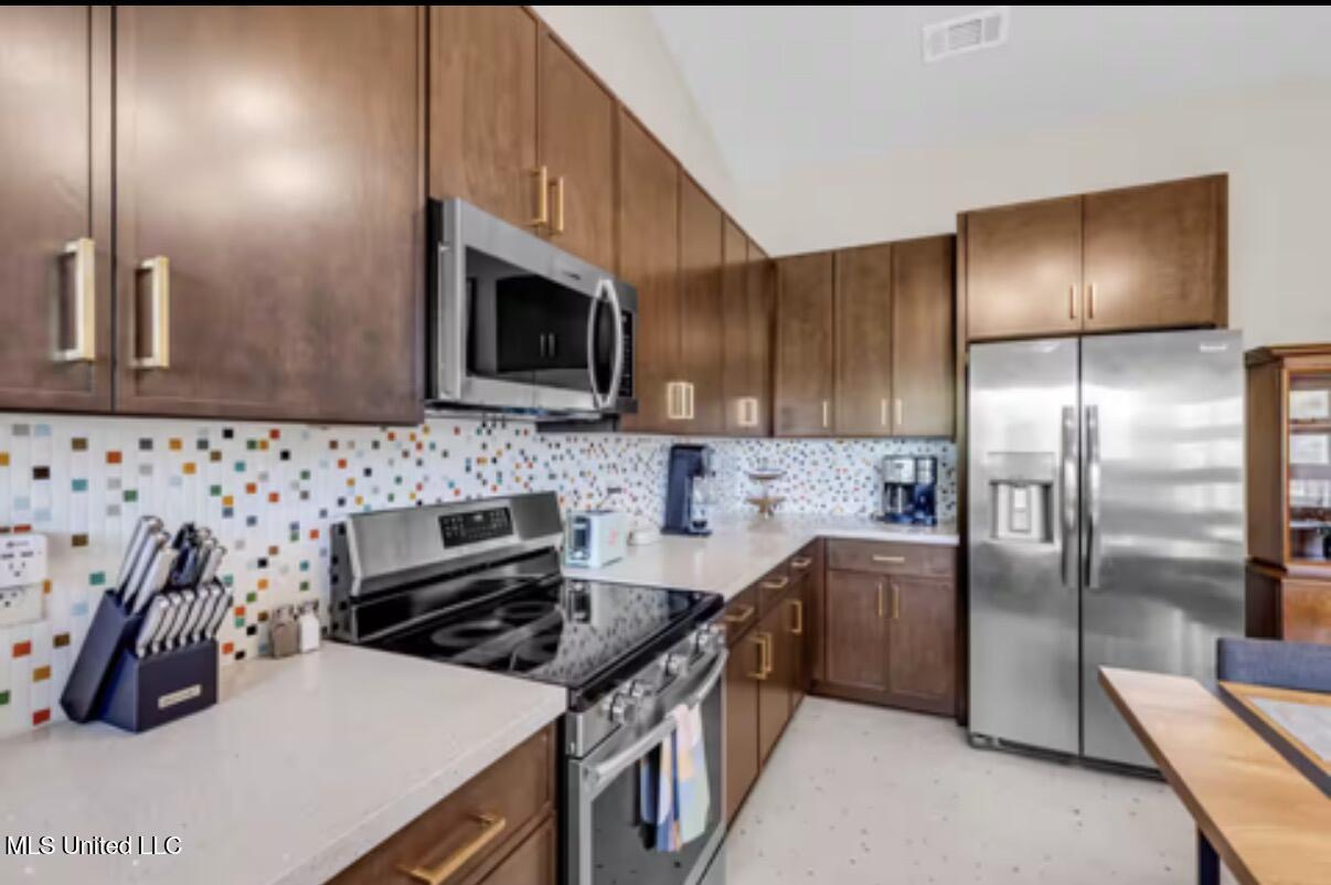 Bay Saint Louis, Mississippi, 39520, United States, 2 Bedrooms Bedrooms, ,2 BathroomsBathrooms,Residential,For Sale,1968708