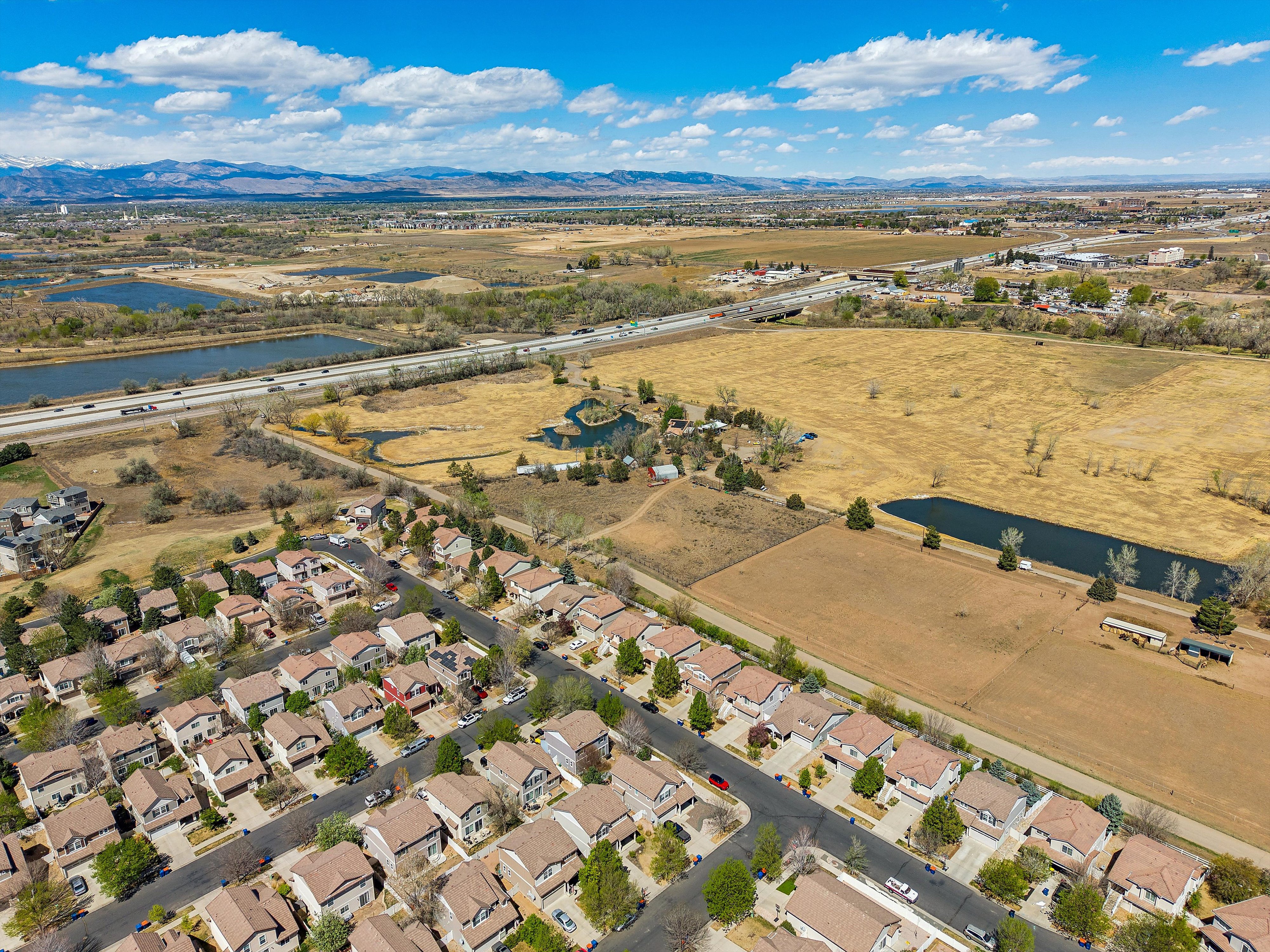  Beautifully Maintained Home Backing to Open Space with Peaceful Views - 物件實景