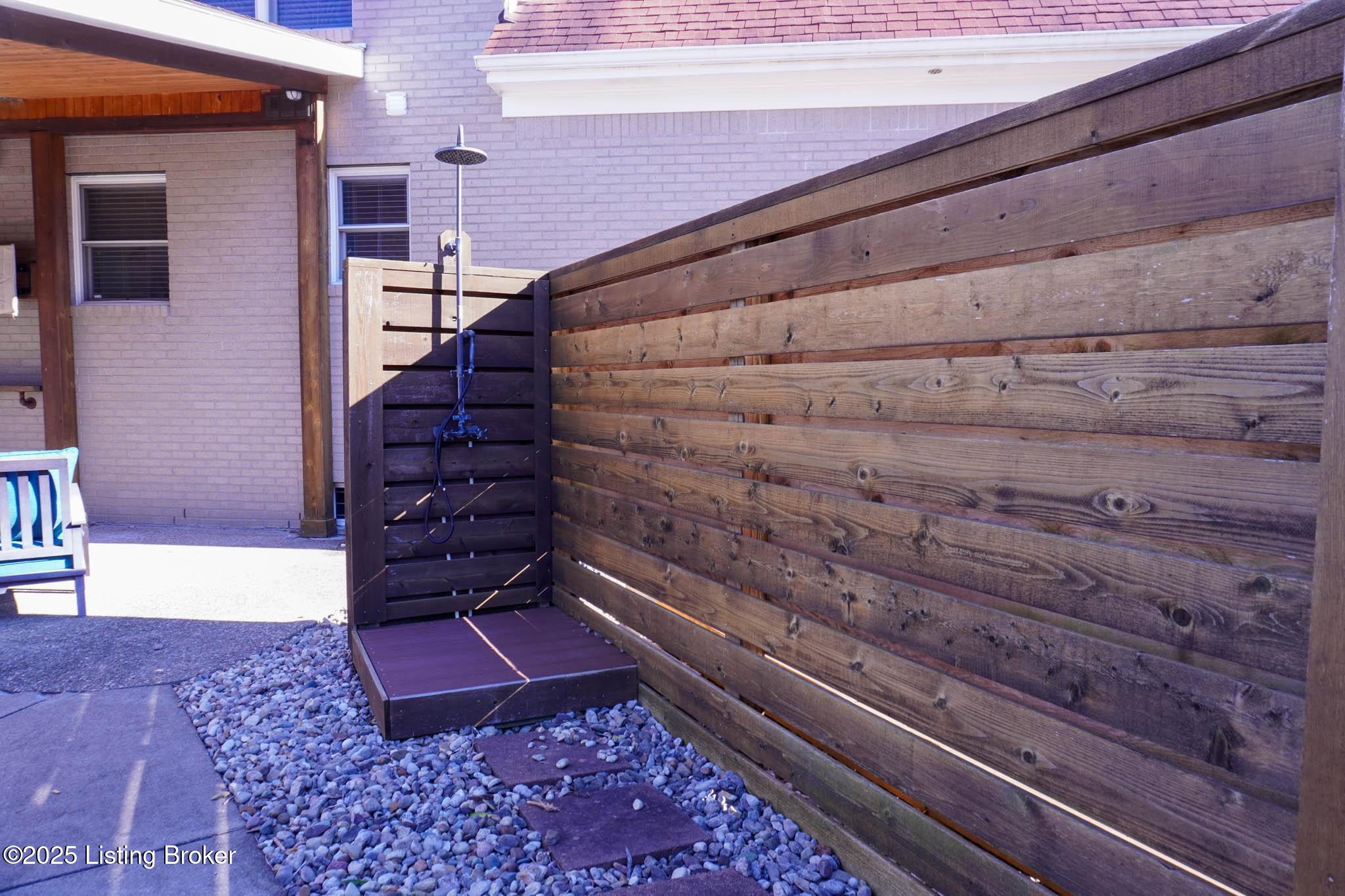 Louisville, Kentucky, 40299, United States, 3 Bedrooms Bedrooms, ,4 BathroomsBathrooms,Residential,For Sale,2000684