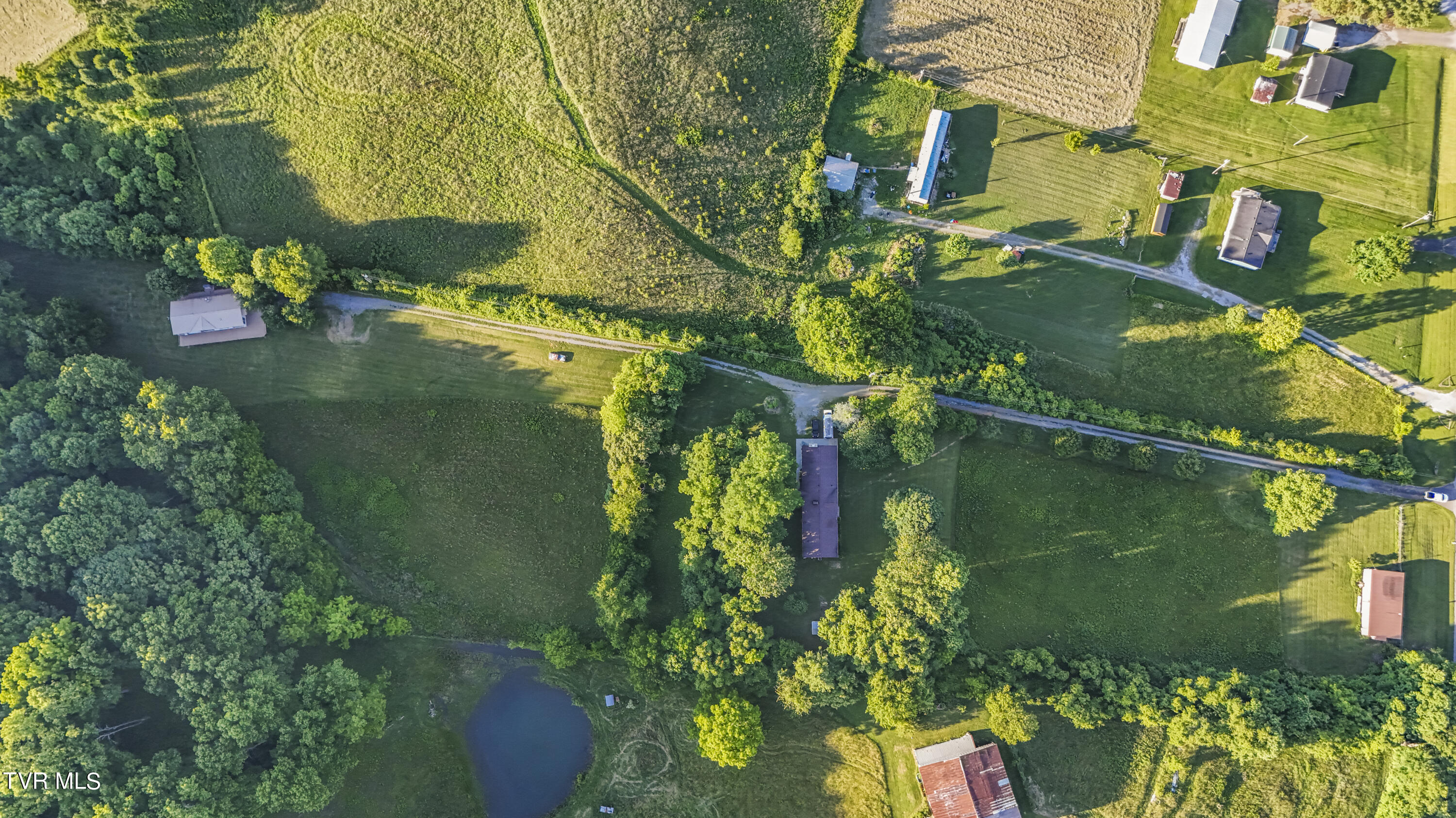 Jonesborough, Tennessee, 37659, United States, 3 Bedrooms Bedrooms, ,3 BathroomsBathrooms,Residential,For Sale,1888653