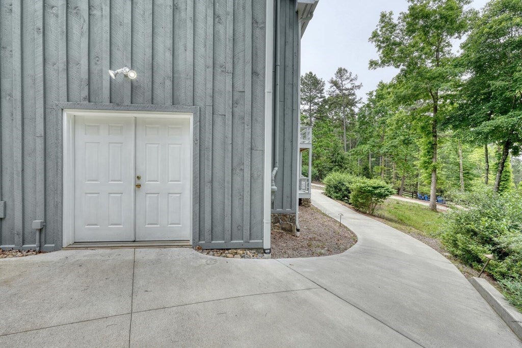 Blairsville, Georgia, 30512, United States, 5 Bedrooms Bedrooms, ,6 BathroomsBathrooms,Residential,For Sale,1901332