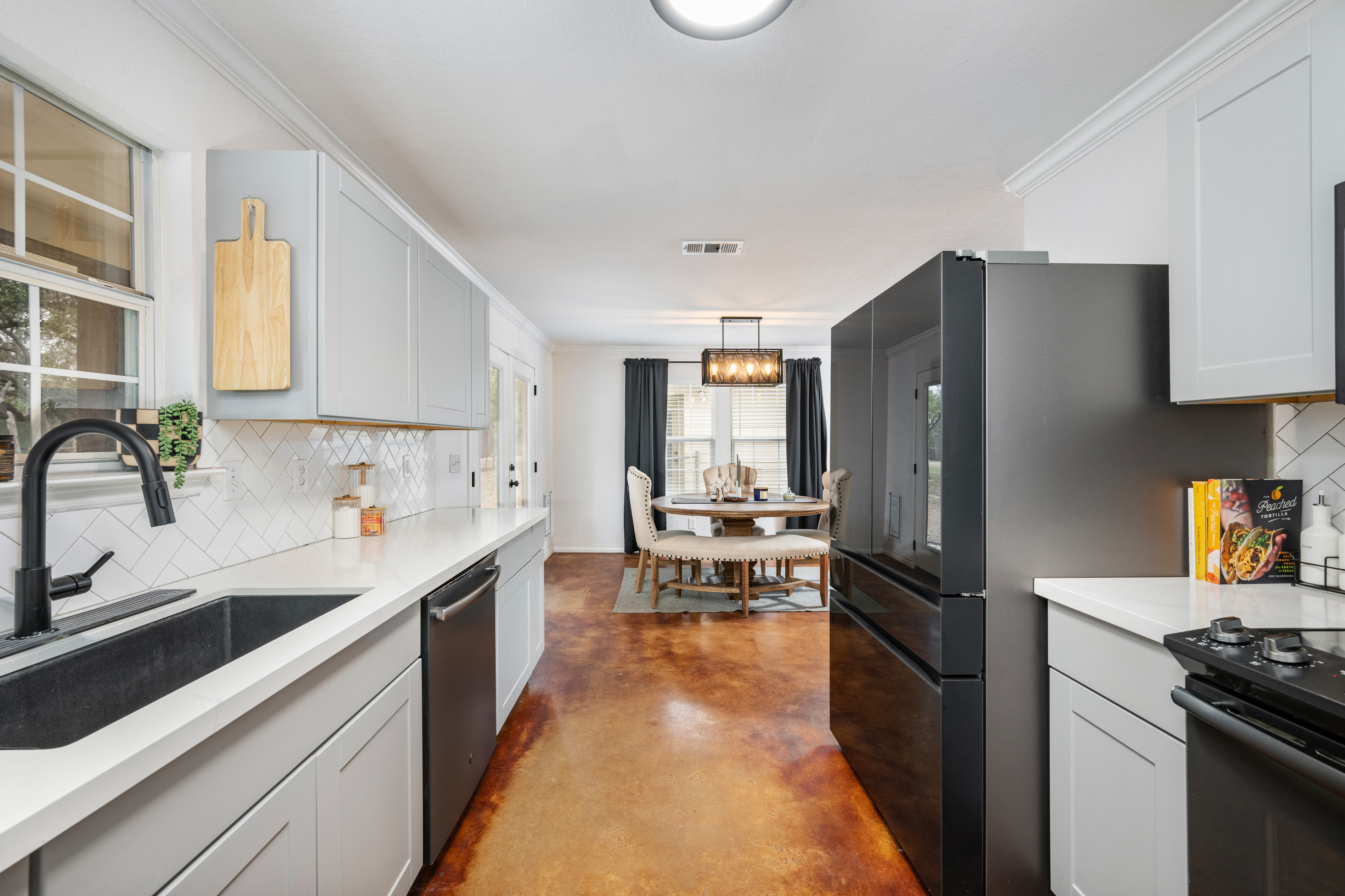  Updated Hill Country Gem with Community Parks and River Access - 物件實景