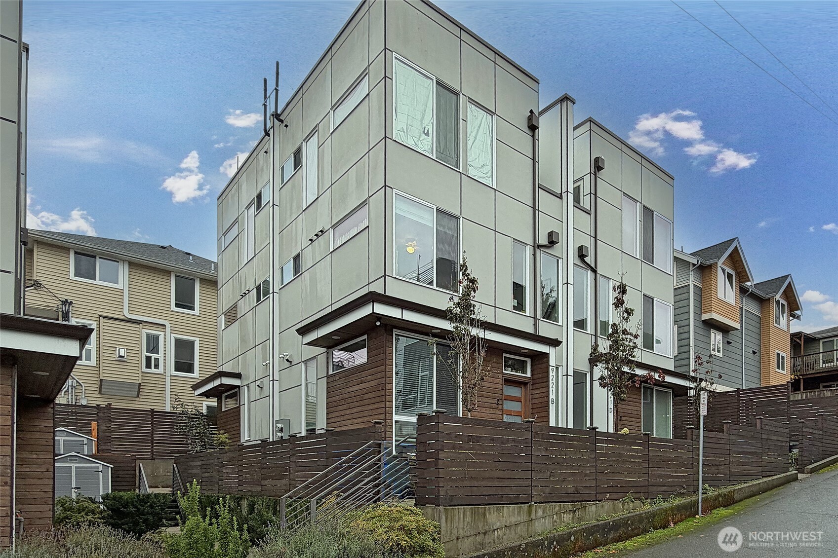 Seattle, Washington, 98103, United States, 2 Bedrooms Bedrooms, ,1 BathroomBathrooms,Residential,For Sale,1991095