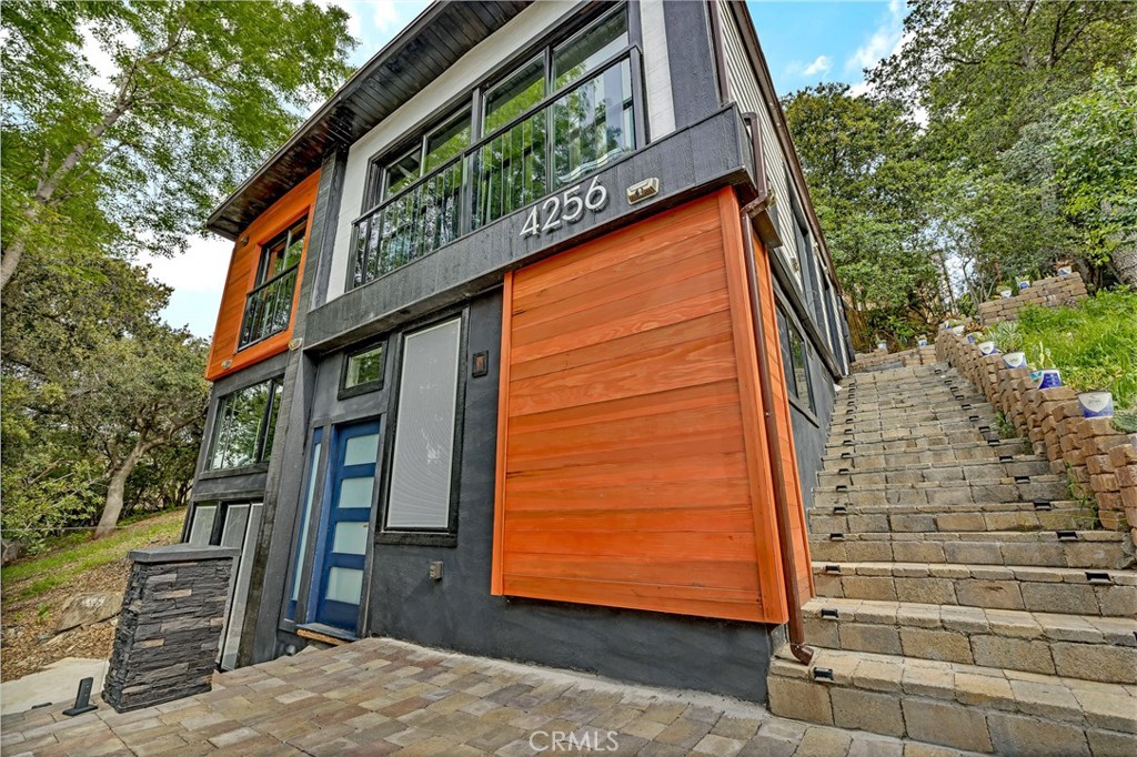 Woodland Hills, California, 91364, United States, 4 Bedrooms Bedrooms, ,2 BathroomsBathrooms,Residential,For Sale,1975100