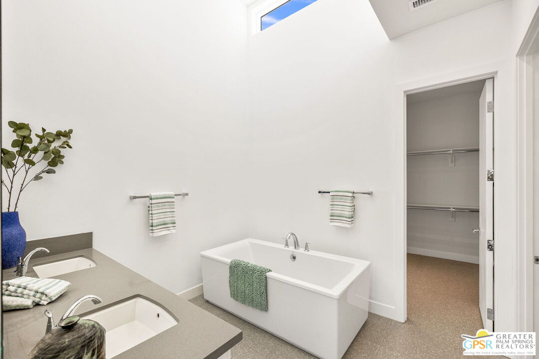 Palm Springs, California, 92262, United States, 3 Bedrooms Bedrooms, ,3 BathroomsBathrooms,Residential,For Sale,1927236
