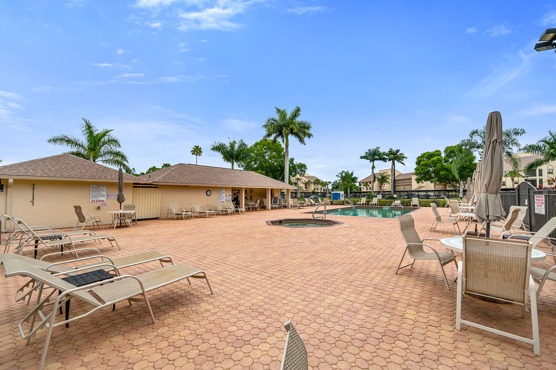  CROSS CREEK - TERRACE CONDO VILLAGE - 物件實景