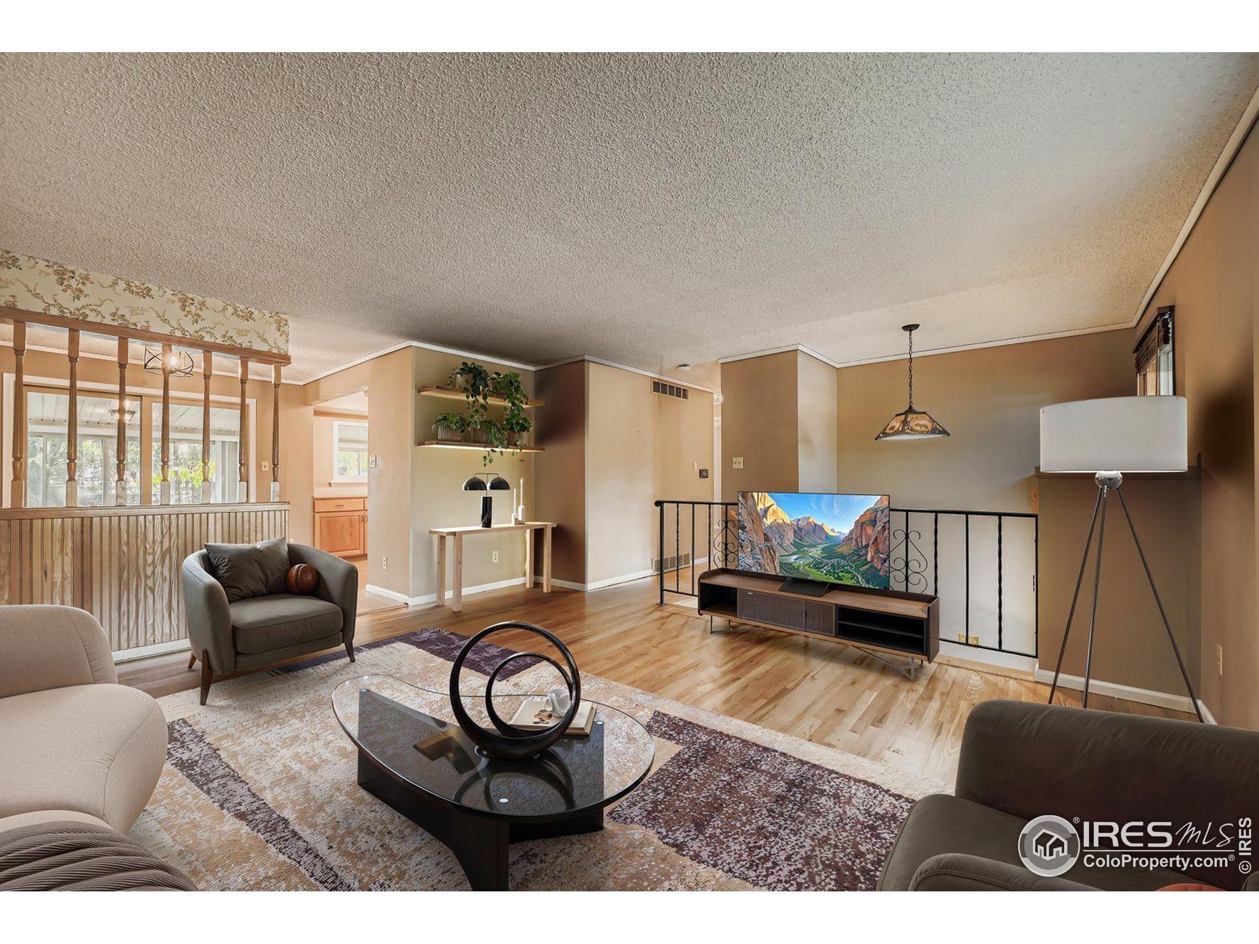 Longmont, Colorado, 80501, United States, 4 Bedrooms Bedrooms, ,2 BathroomsBathrooms,Residential,For Sale,1994687