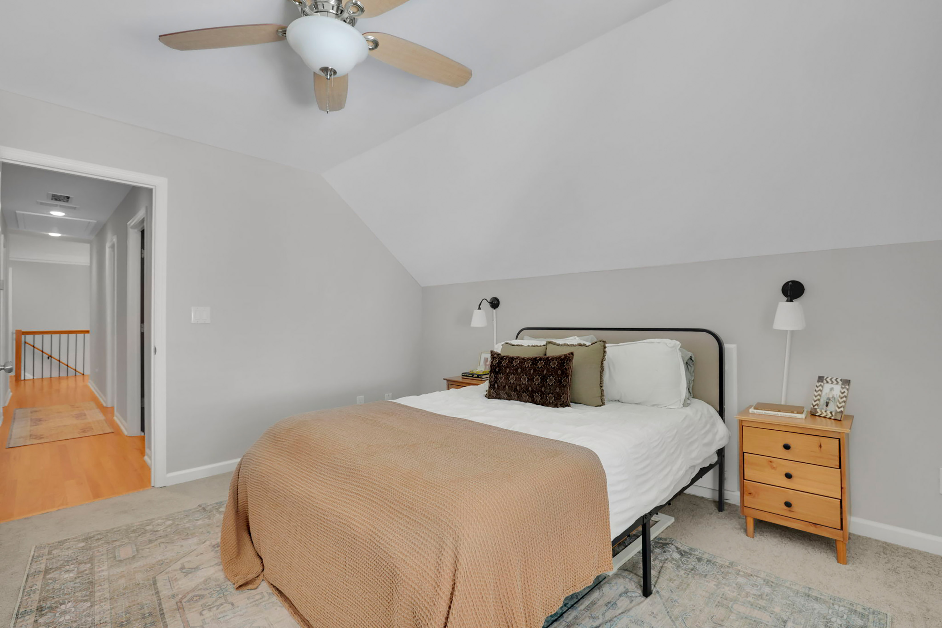  Beautifully Maintained Home Nestled Within a Quiet and Established Community - 物件實景