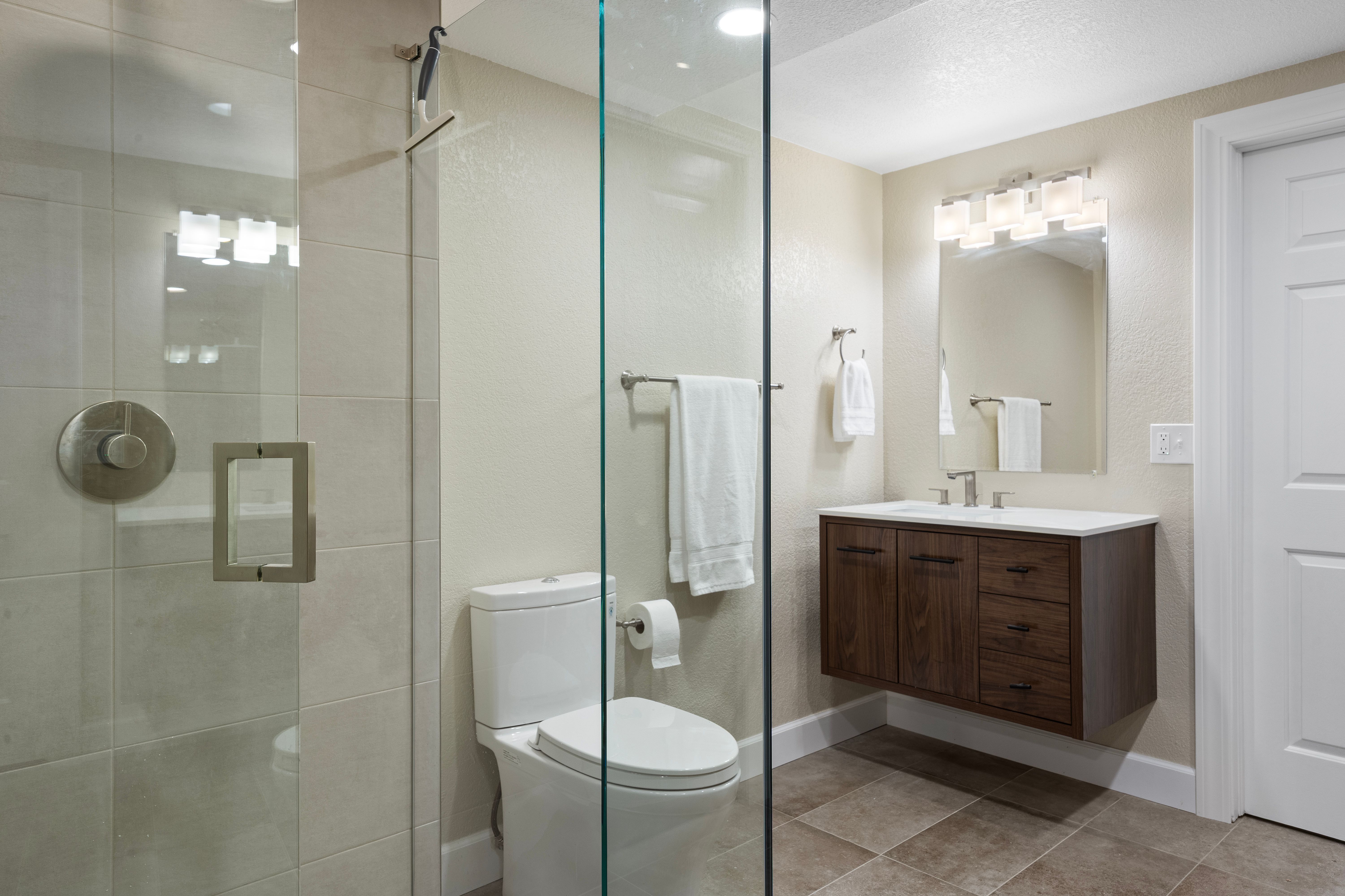  Extensively Renovated 4 Bedroom  4 Bathroom In Highly Desirable Charter Oaks - 物件實景