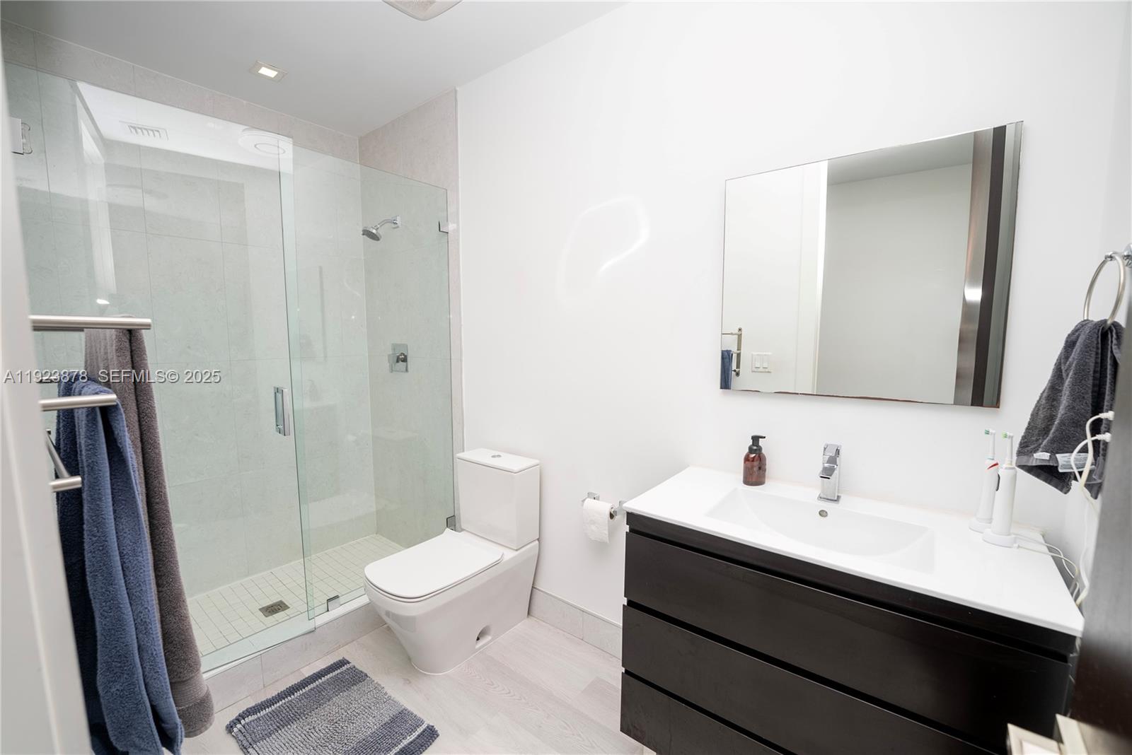 Doral, Florida, 33122, United States, 4 Bedrooms Bedrooms, ,5 BathroomsBathrooms,Residential,For Sale,2002186