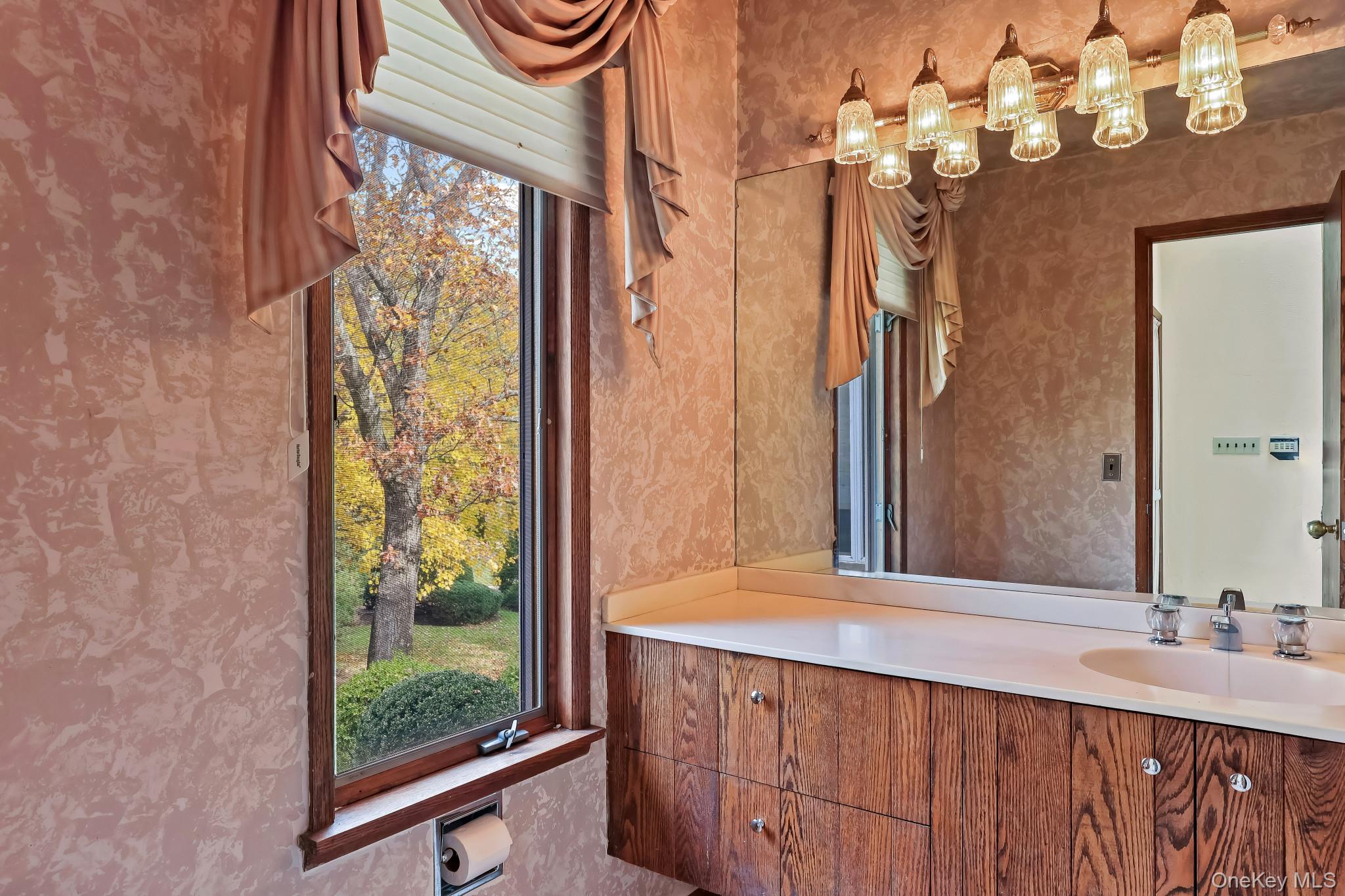 Harrison, New York, 10528, United States, 4 Bedrooms Bedrooms, ,5 BathroomsBathrooms,Residential,For Sale,1989402