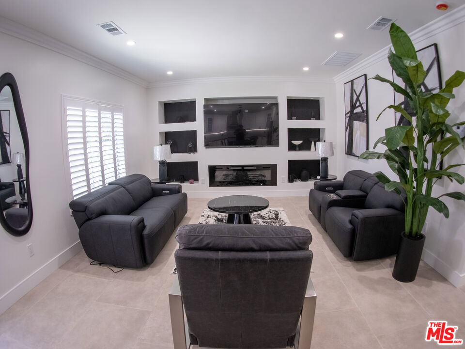 Duarte, California, 91010, United States, 6 Bedrooms Bedrooms, ,3 BathroomsBathrooms,Residential,For Sale,1836068