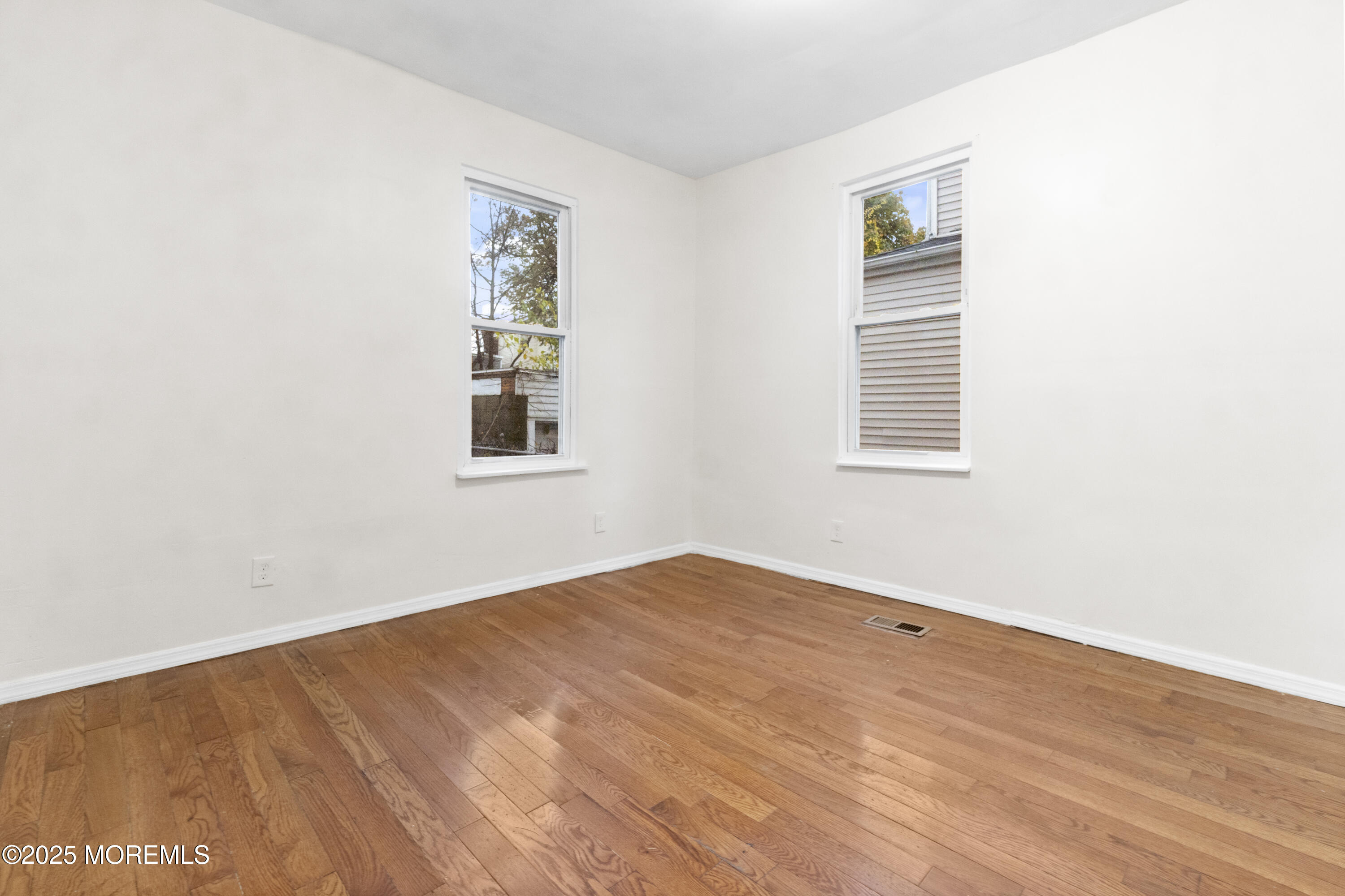 Newark, New Jersey, 07112, United States, 5 Bedrooms Bedrooms, ,2 BathroomsBathrooms,Residential,For Sale,2008185