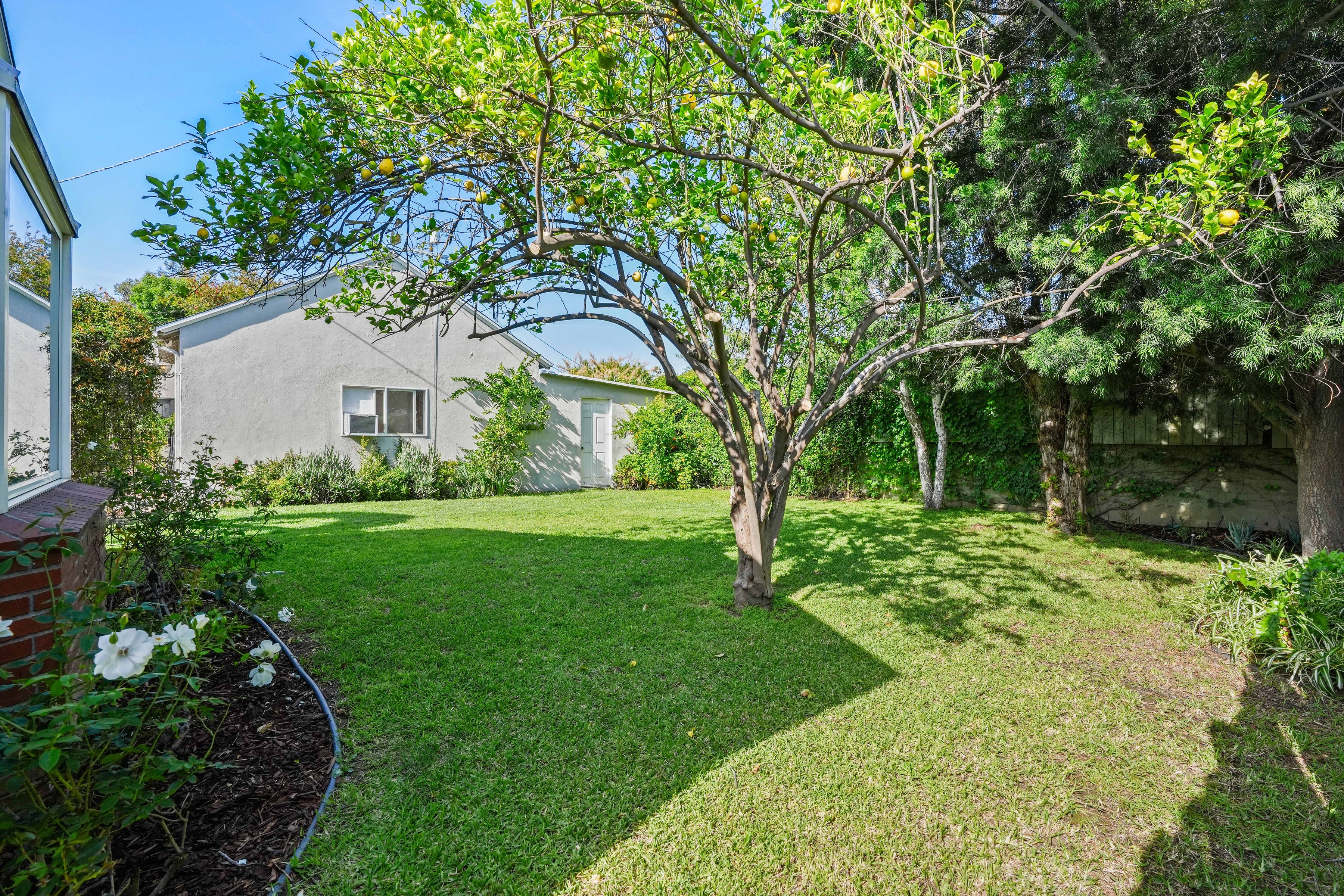  6506 Colbath Avenue - 物件實景