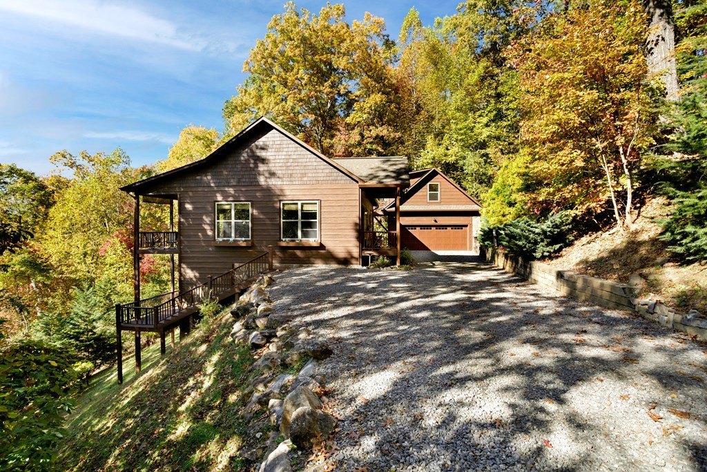 Hiawassee, Georgia, 30546, United States, 4 Bedrooms Bedrooms, ,5 BathroomsBathrooms,Residential,For Sale,1880672