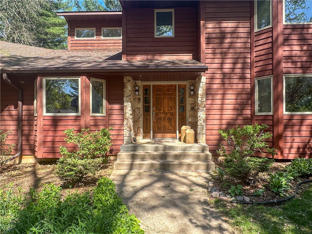 Eau Claire, Wisconsin, 54701, United States, 5 Bedrooms Bedrooms, ,4 BathroomsBathrooms,Residential,For Sale,1841509