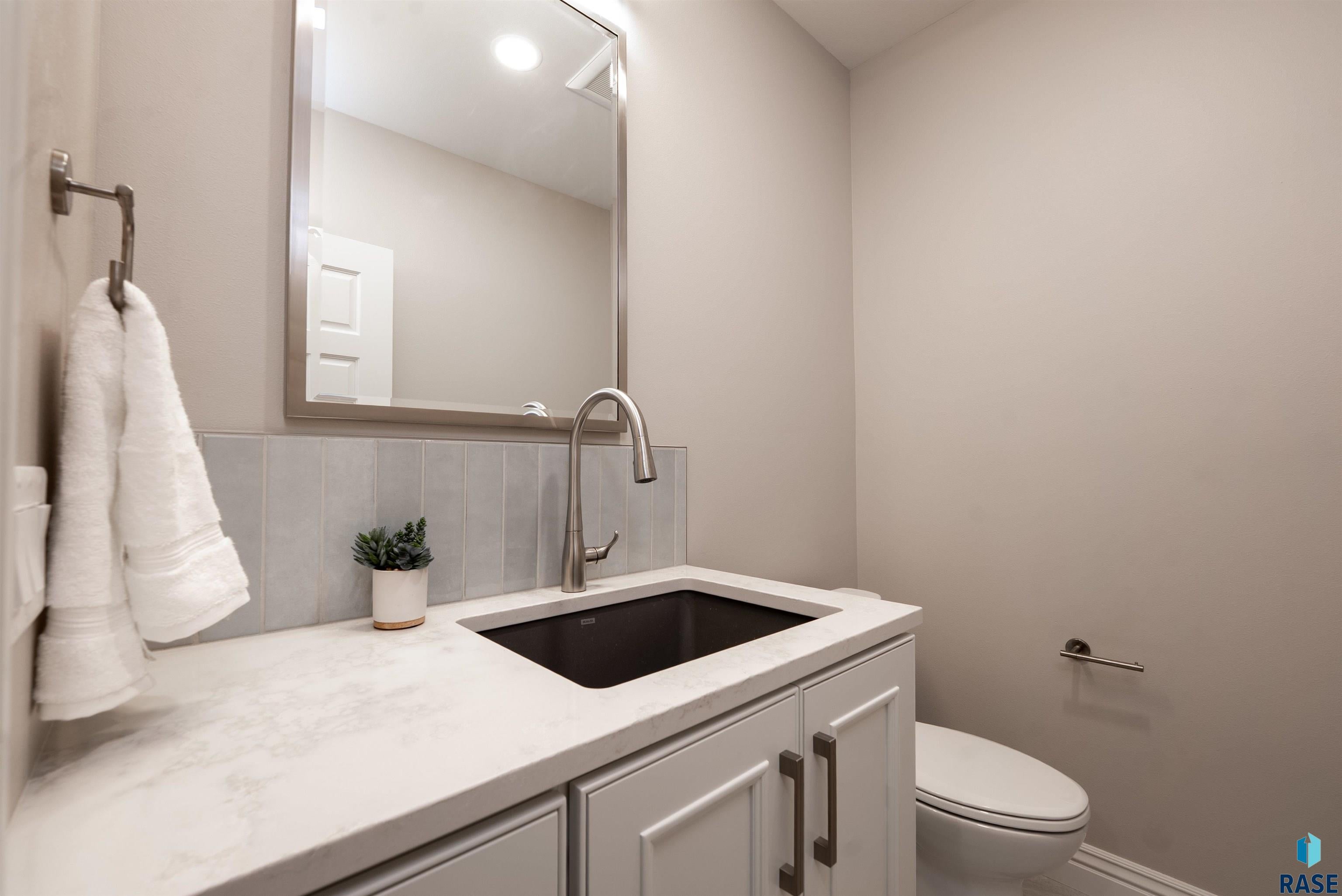 Sioux Falls, South Dakota, 57106, United States, ,Residential,For Sale,1986219