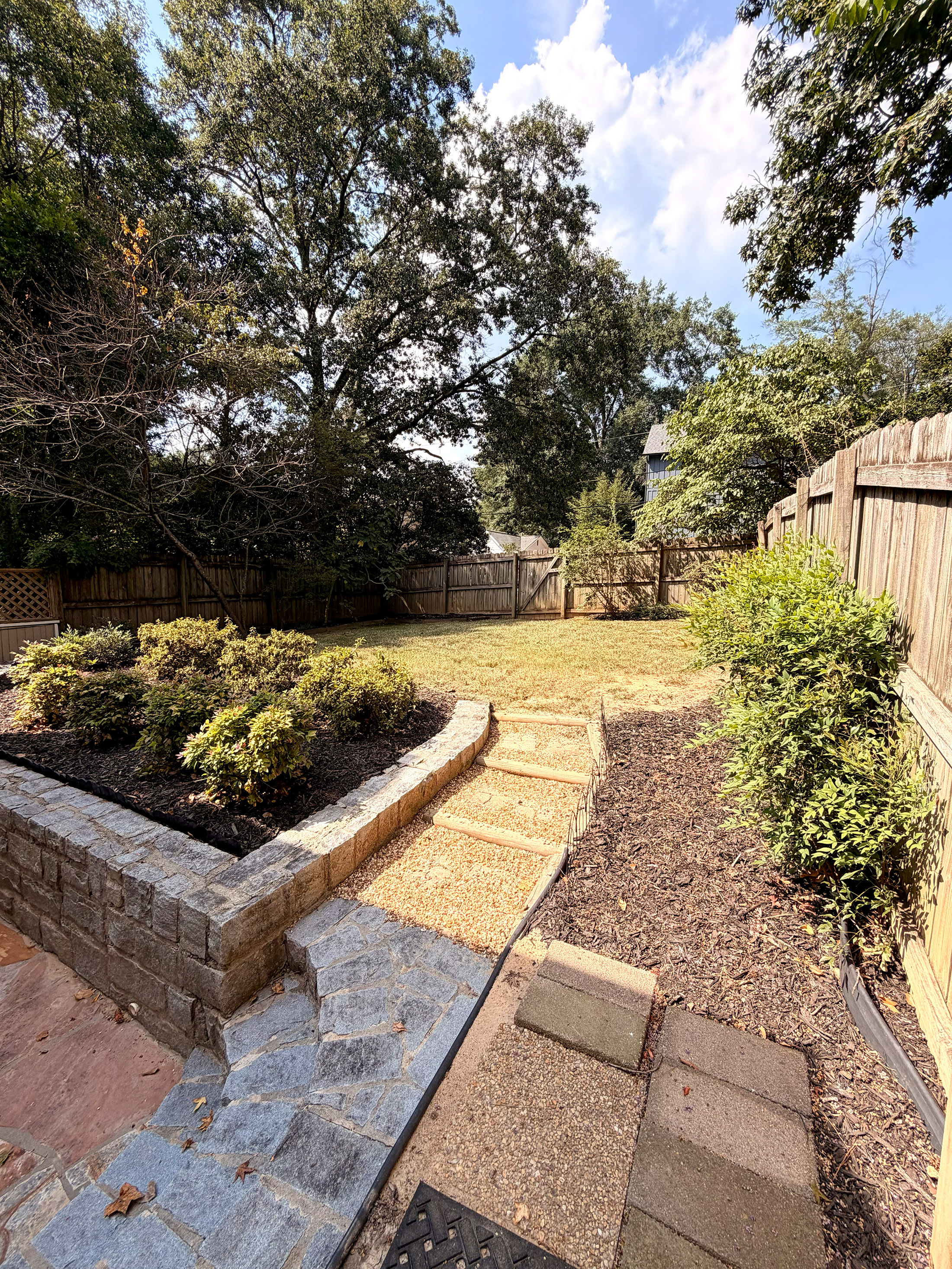  Beautifully Updated Fee Simple Townhome in an Exceptional Brookhaven Location - 物件實景