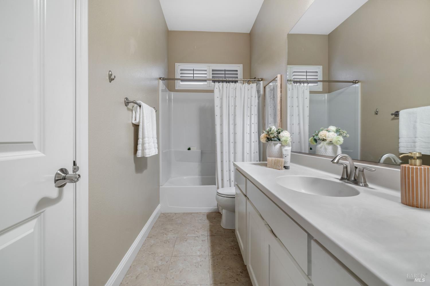 Santa Rosa, California, 95407, United States, 3 Bedrooms Bedrooms, ,2 BathroomsBathrooms,Residential,For Sale,1988541