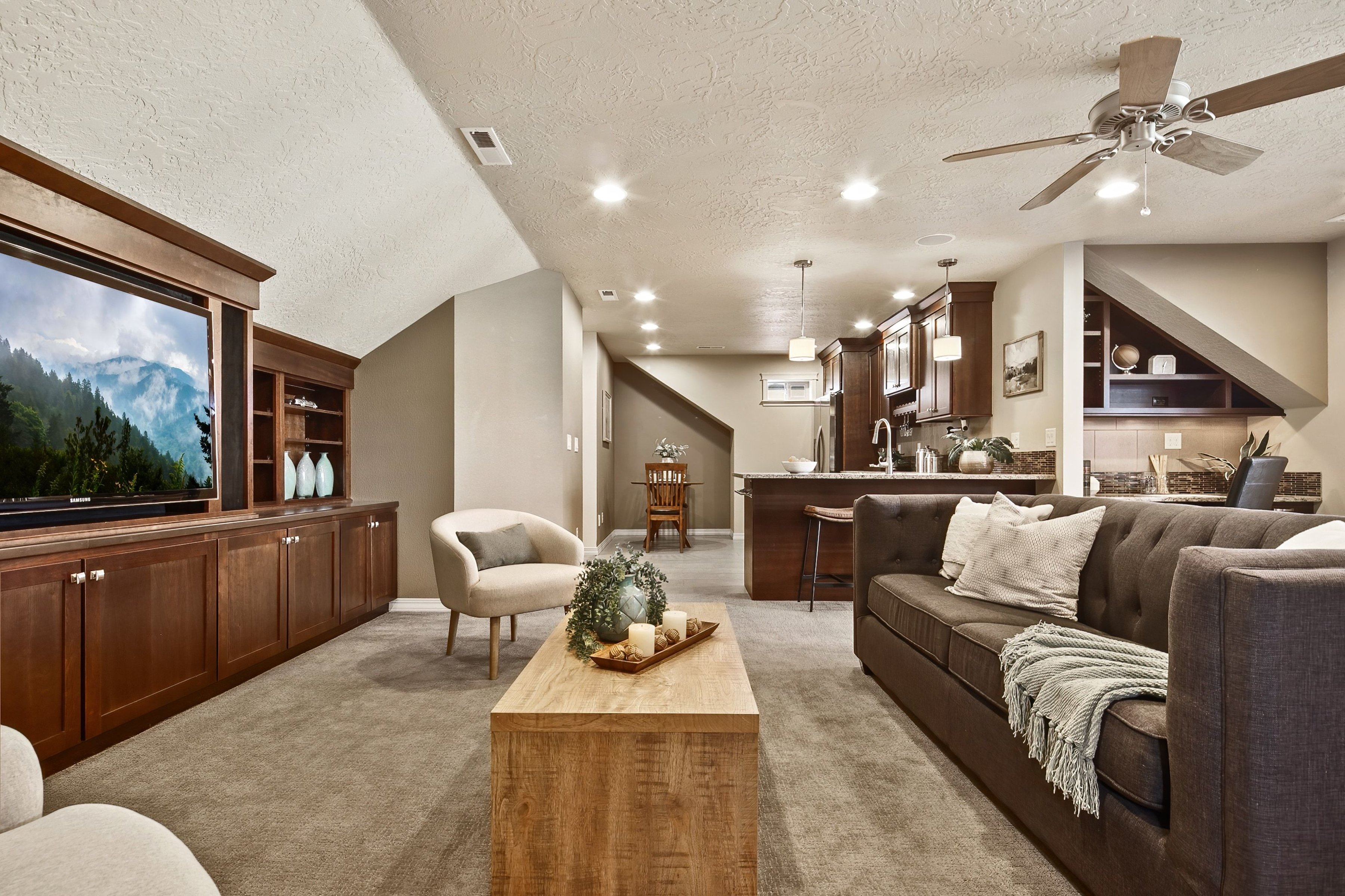  Custom Hidden Springs Estate with Private Casita & ResortStyle Backyard - 物件實景