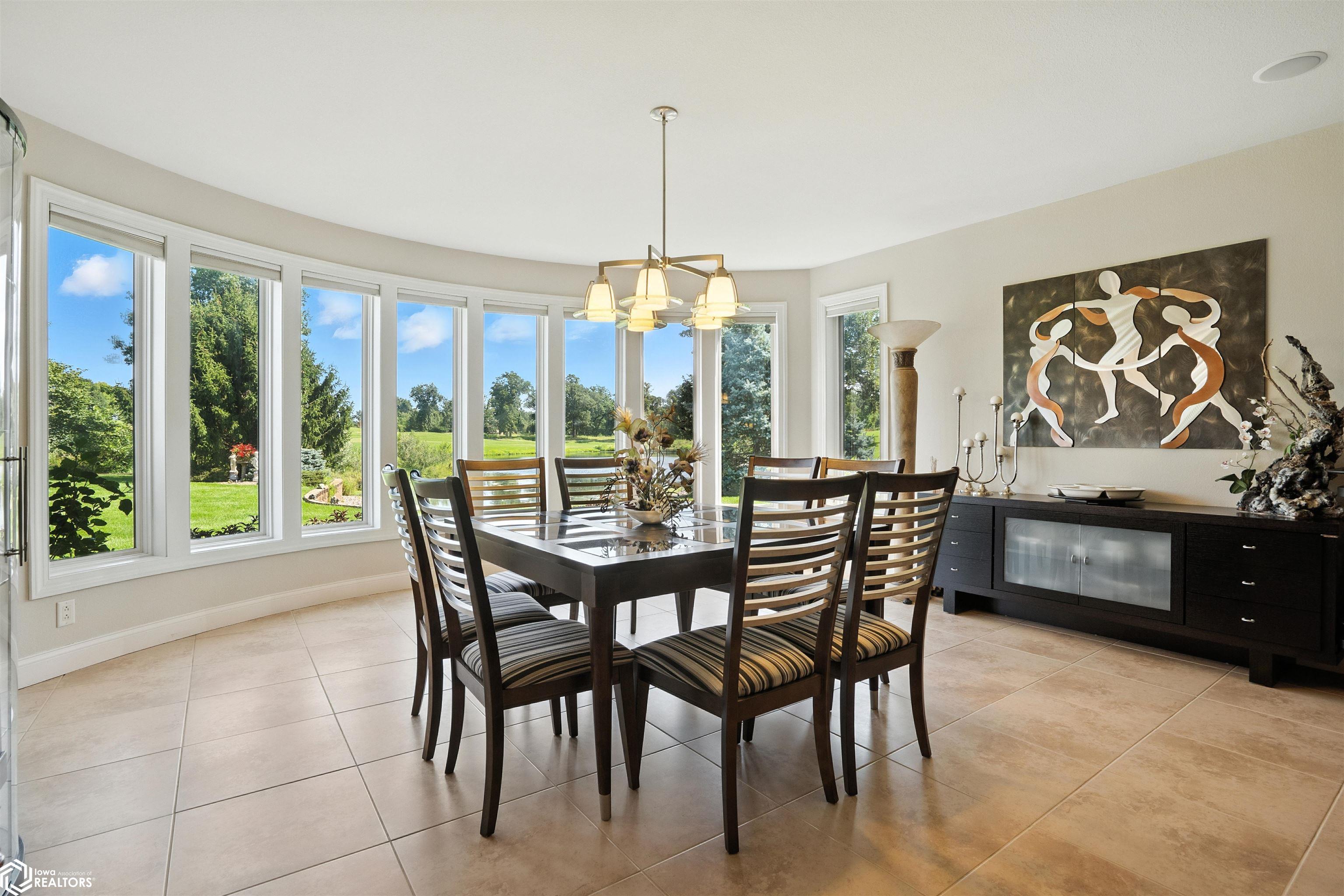 Burlington, Iowa, 52601, United States, 4 Bedrooms Bedrooms, ,5 BathroomsBathrooms,Residential,For Sale,1975547