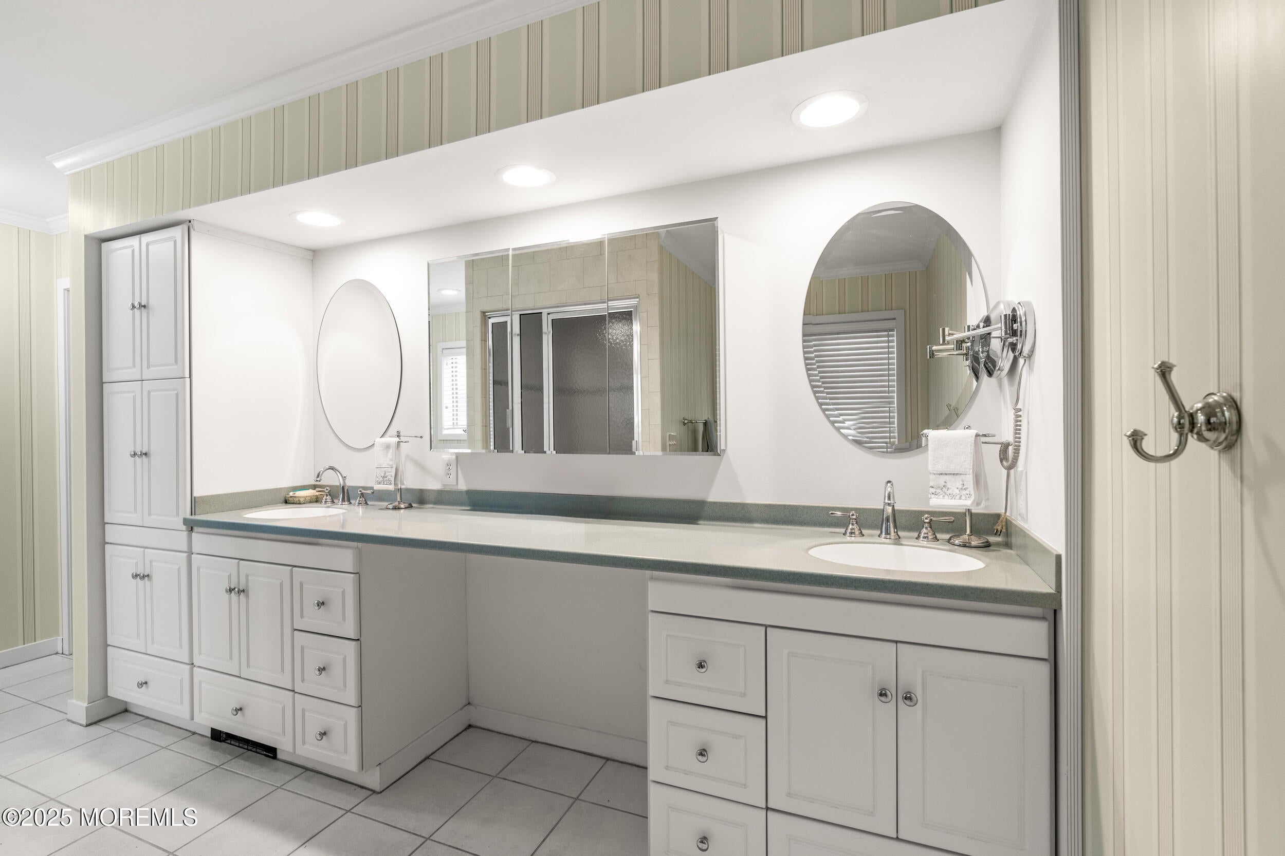 Allenhurst, New Jersey, 07711, United States, 6 Bedrooms Bedrooms, ,4 BathroomsBathrooms,Residential,For Sale,1977688