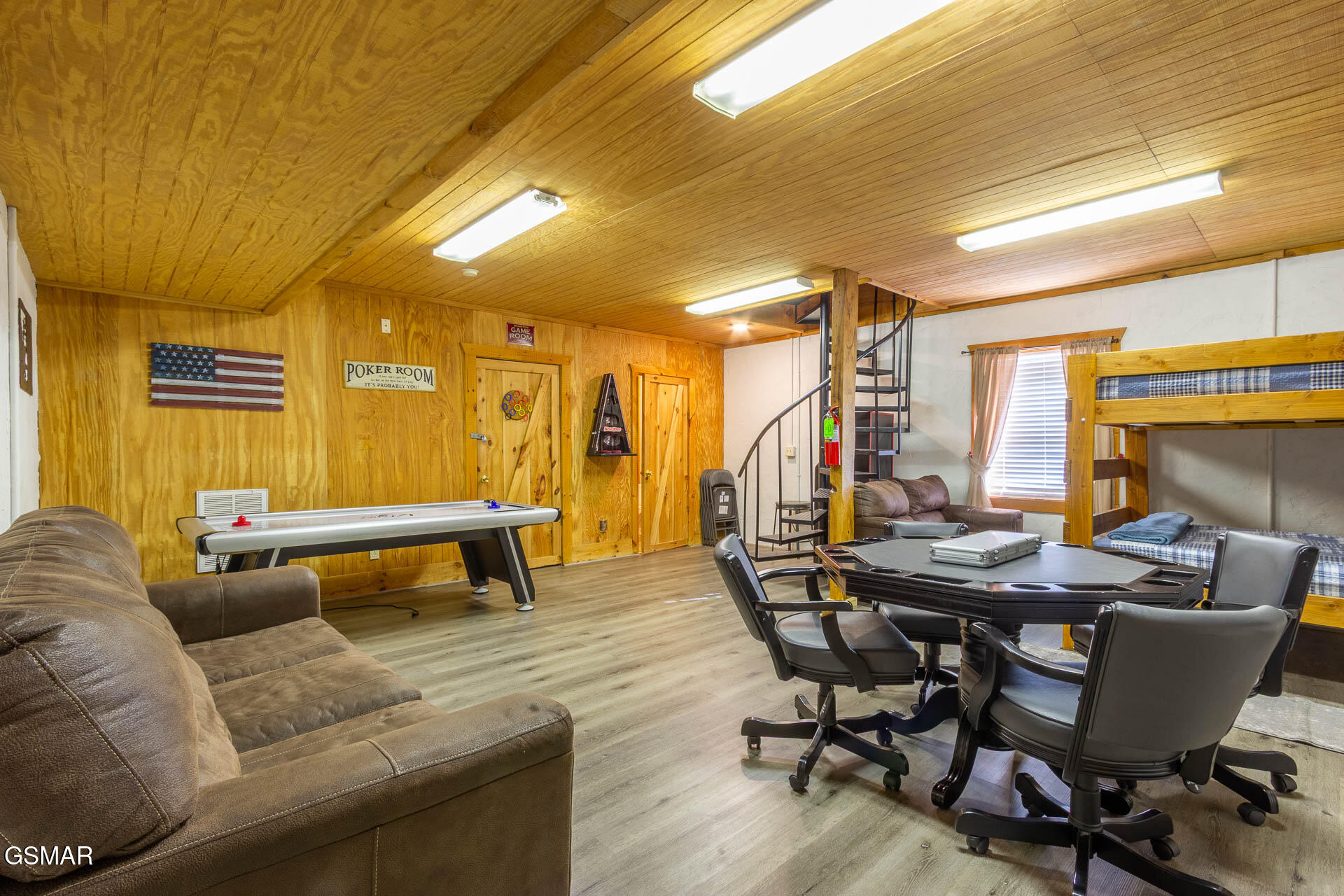 Sevierville, Tennessee, 37876, United States, 2 Bedrooms Bedrooms, ,3 BathroomsBathrooms,Residential,For Sale,1977438