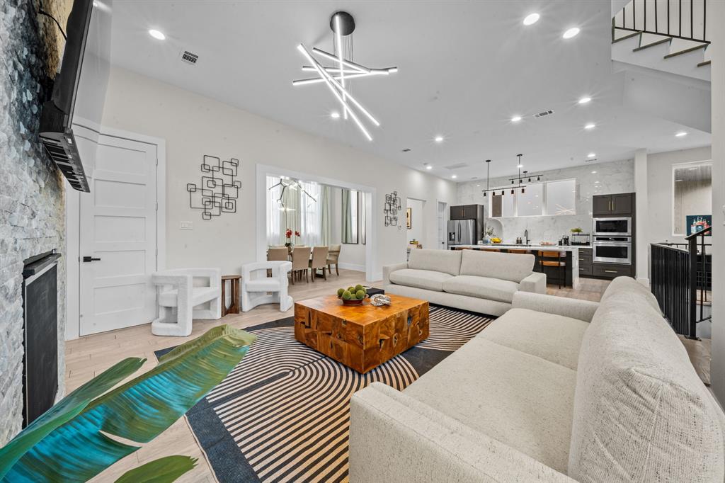 Houston, Texas, 77007, United States, 3 Bedrooms Bedrooms, ,4 BathroomsBathrooms,Residential,For Sale,1723739