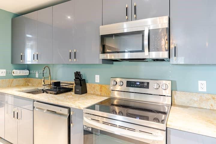 Miami Beach, Florida, 33139, United States, 5 Bedrooms Bedrooms, ,5 BathroomsBathrooms,Residential,For Sale,1785571