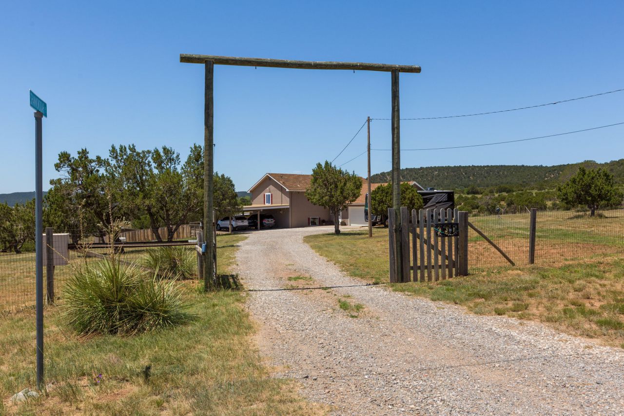 Edgewood, New Mexico, 87015, United States, 4 Bedrooms Bedrooms, ,3 BathroomsBathrooms,Residential,For Sale,1892952