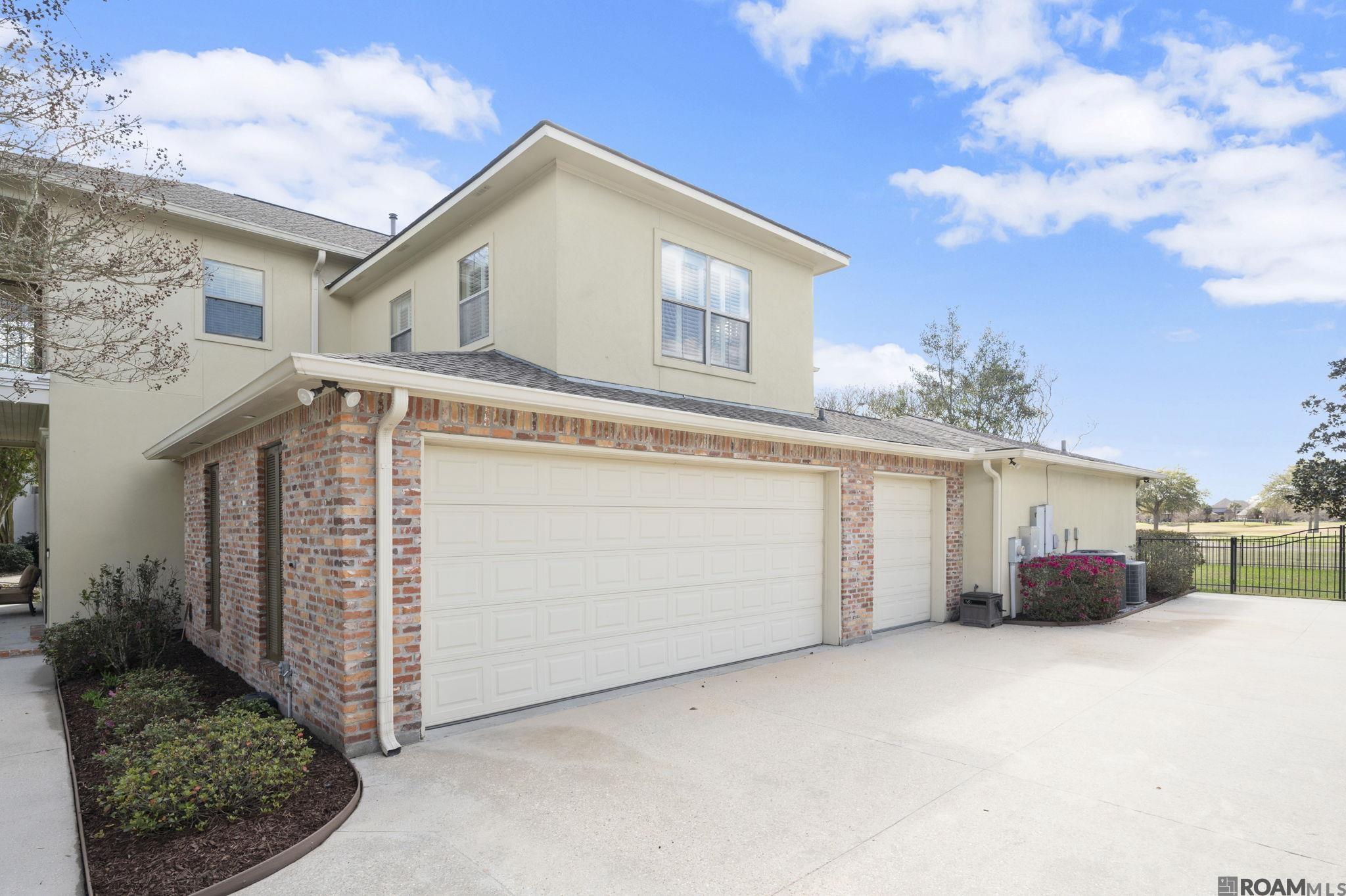 Gonzales, Louisiana, 70737, United States, 4 Bedrooms Bedrooms, ,3 BathroomsBathrooms,Residential,For Sale,2023564