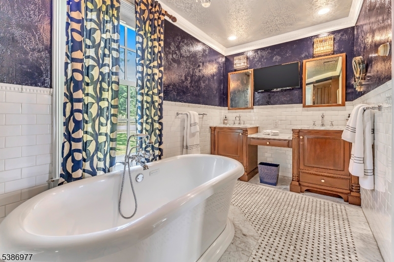 Montclair Twp., New Jersey, 07042, United States, 6 Bedrooms Bedrooms, ,6 BathroomsBathrooms,Residential,For Sale,1993497