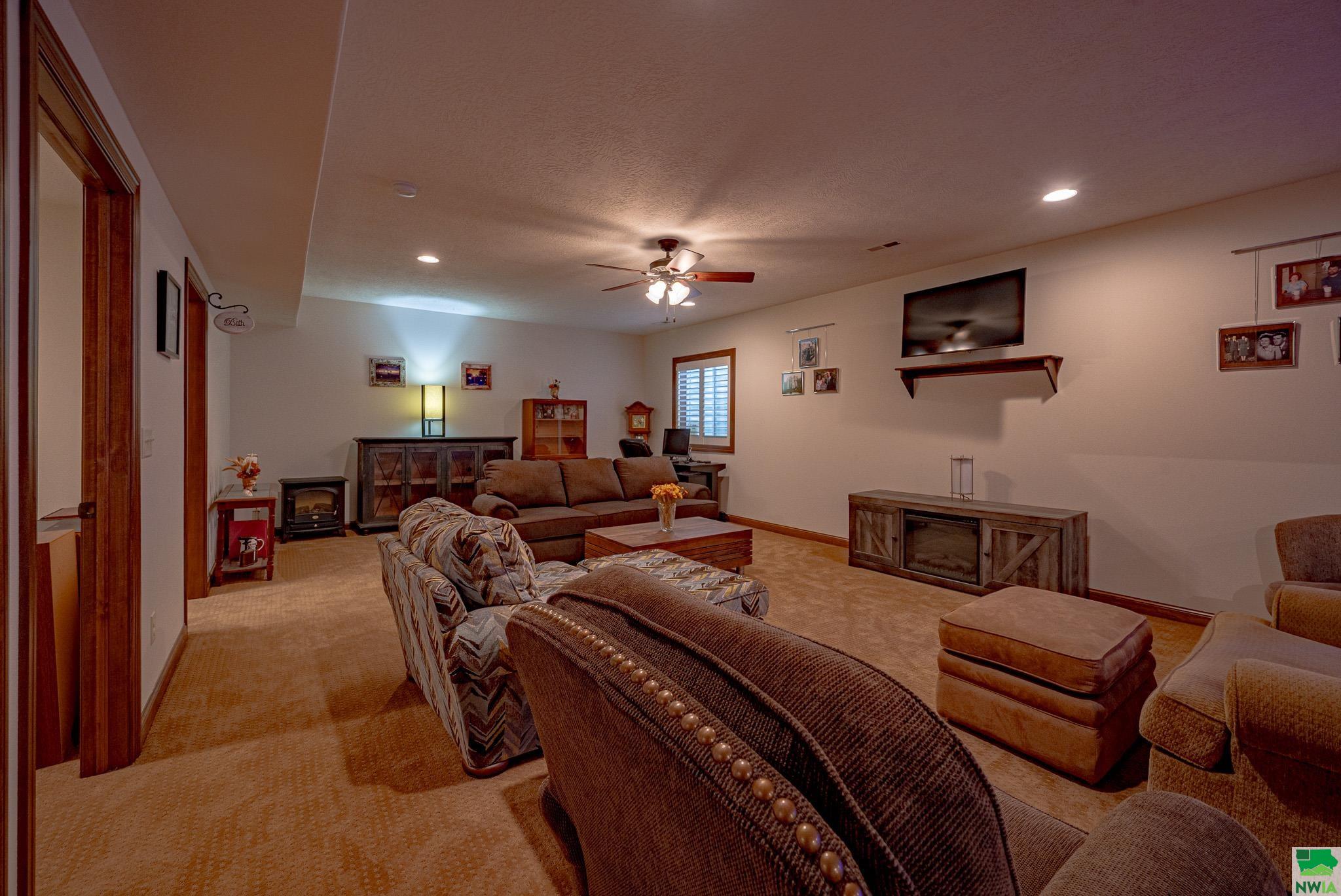 South Sioux City, Nebraska, 68776, United States, 4 Bedrooms Bedrooms, ,3 BathroomsBathrooms,Residential,For Sale,1973748