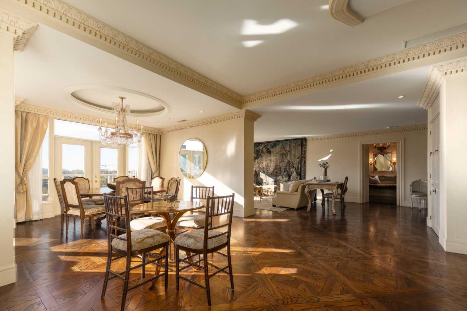 CALGARY, Alberta, T2P 5J9, CA, 2 Bedrooms Bedrooms, ,6 BathroomsBathrooms,Residential,For Sale,1987671