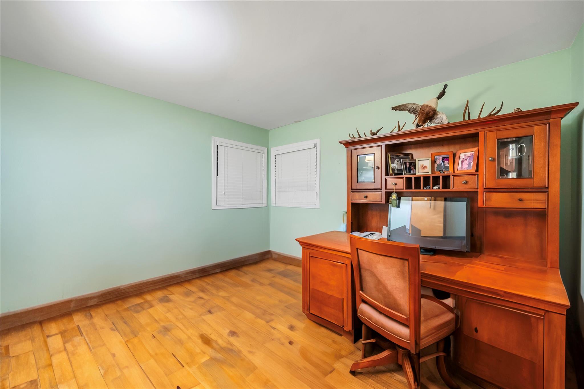 Hauppauge, New York, 11788, United States, 4 Bedrooms Bedrooms, ,2 BathroomsBathrooms,Residential,For Sale,1714342