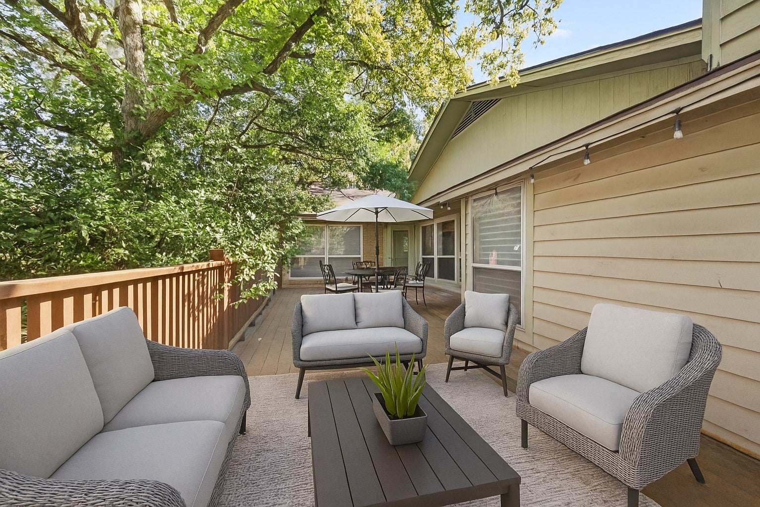 Arlington, Texas, 76012, United States, 4 Bedrooms Bedrooms, ,3 BathroomsBathrooms,Residential,For Sale,1987019