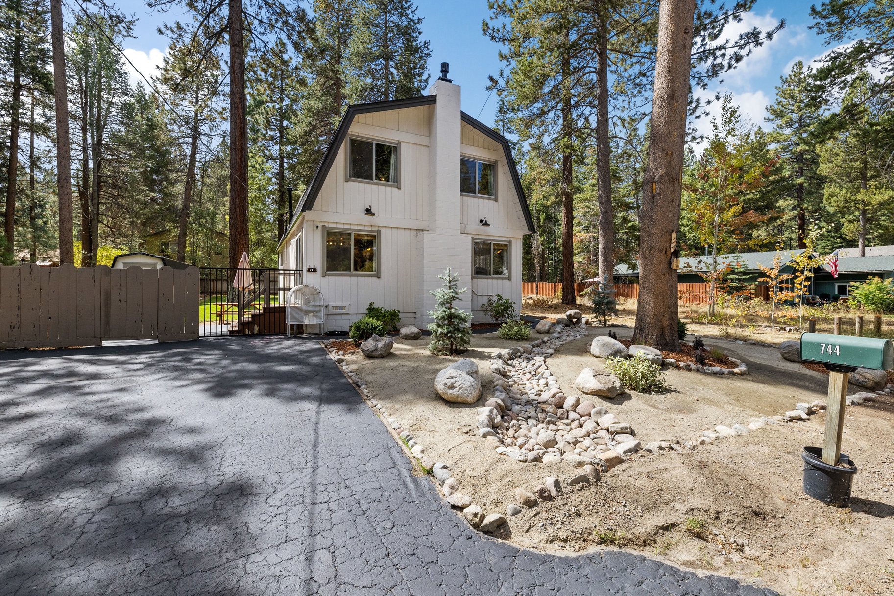  Charming Gambrel-Style Home in a Peaceful Setting - 物件實景