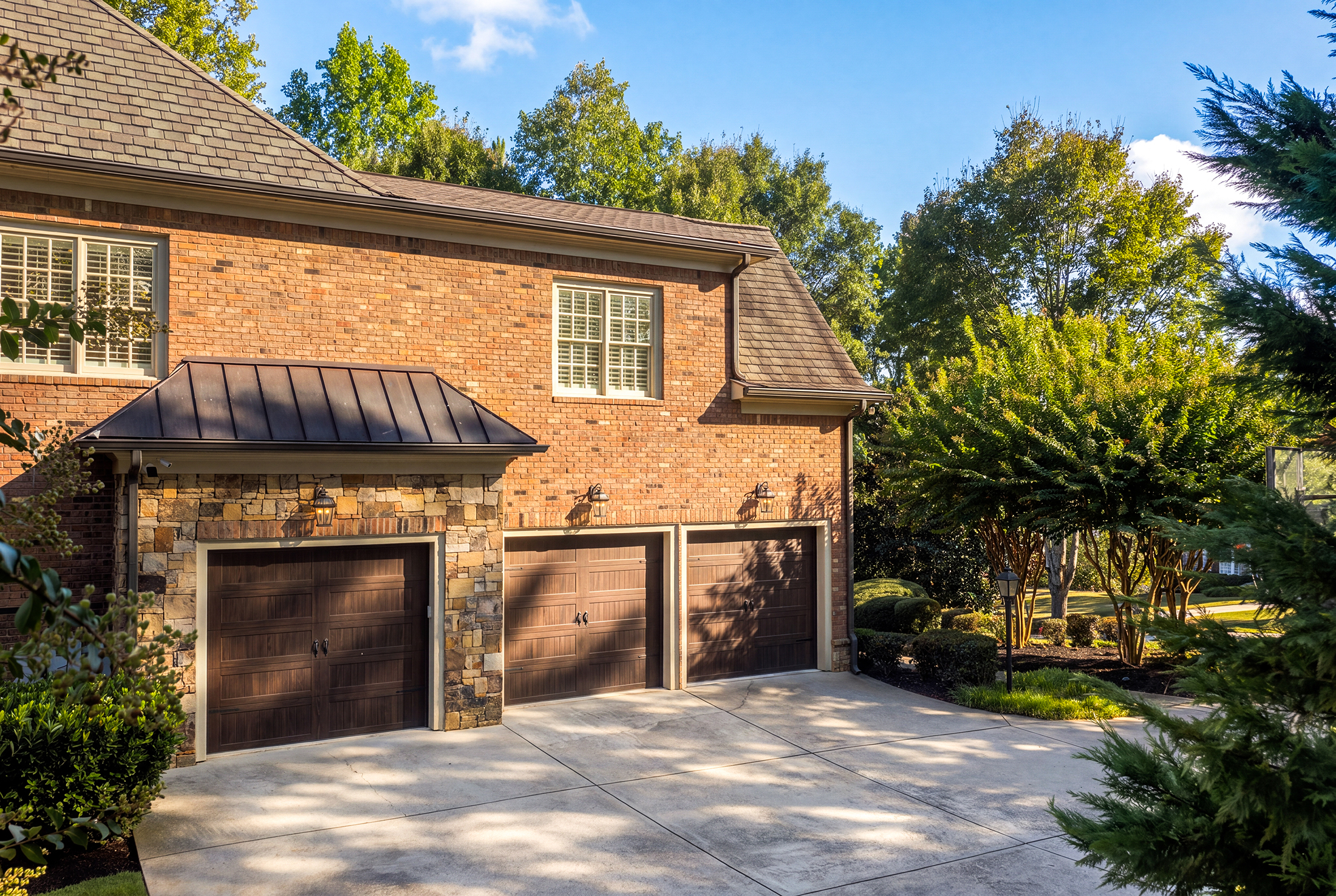  Located Within the Gated Greystone Farms Community in Milton - 物件實景