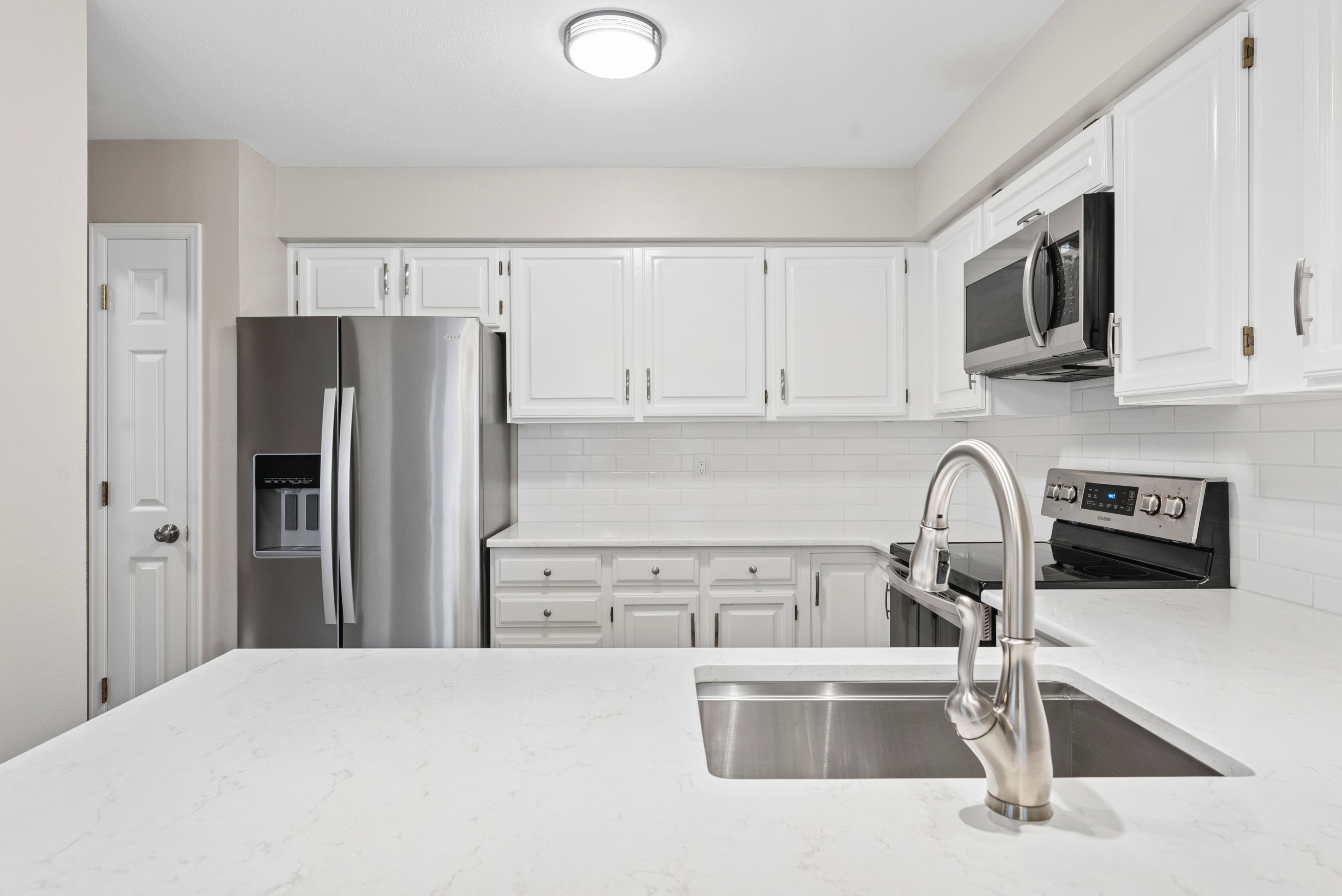  Bright Updated Townhome in Homestead Willows with One-Level Living & Pool Access - 物件實景