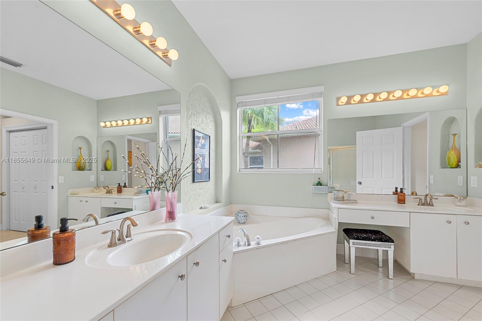 Weston, Florida, 33327, United States, 4 Bedrooms Bedrooms, ,3 BathroomsBathrooms,Residential,For Sale,1913300