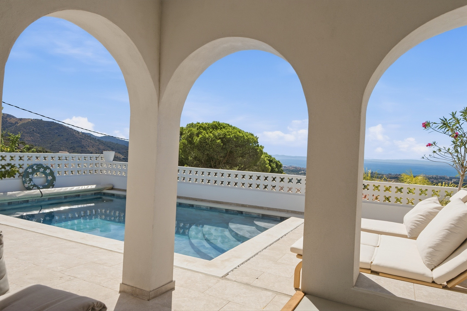  Contemporary villa with pool and panoramic views of Roses Bay - 物件實景